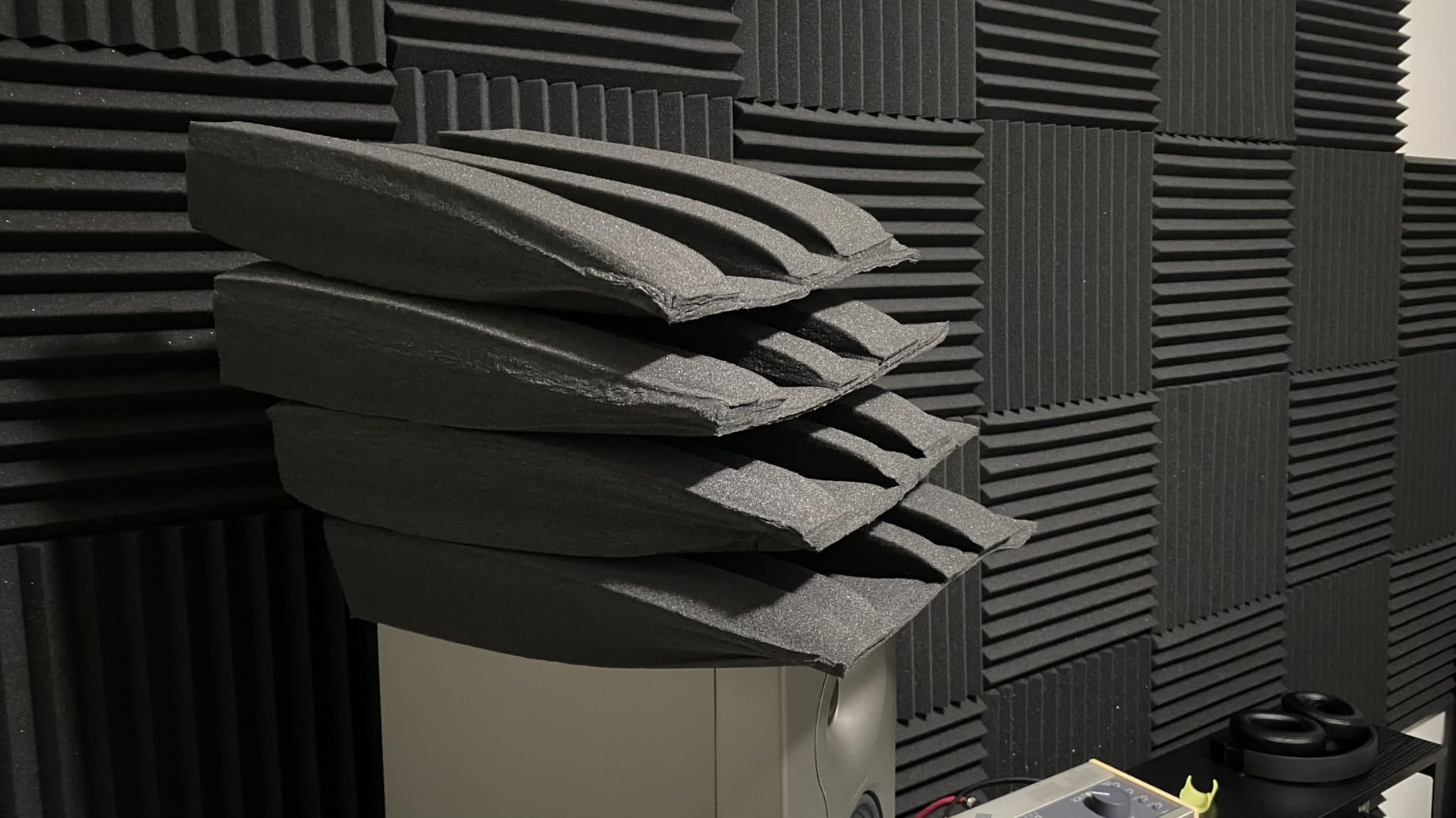 TroyStudio Thickened 12 X 12 X 3 Inch Acoustic Foam Panels in Diffusion Pattern, 12 Pcs High Density Sound Absorbing Foam Diffuser, Soundproof 3D Wall Padding Tiles for Recording Studio Home Office customer photo 1