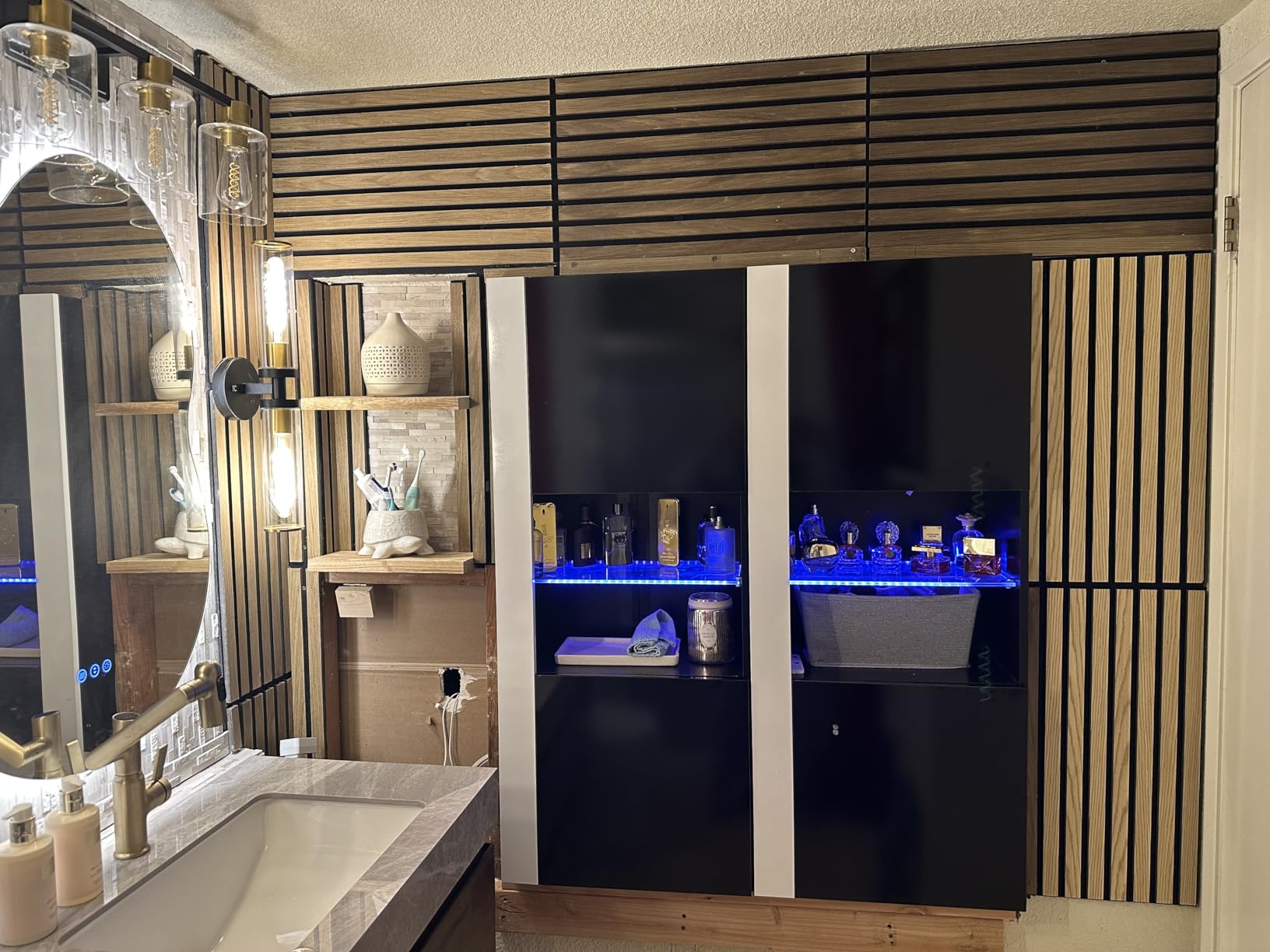 AMERLIFE Wall Storage Cabinets with LED Lights, Modern High Gloss Hanging Cabinets with 4 Closed Doors & Open Glass Shelves, for Living Room/Bedroom/Office, White (Set of 2) customer photo 1