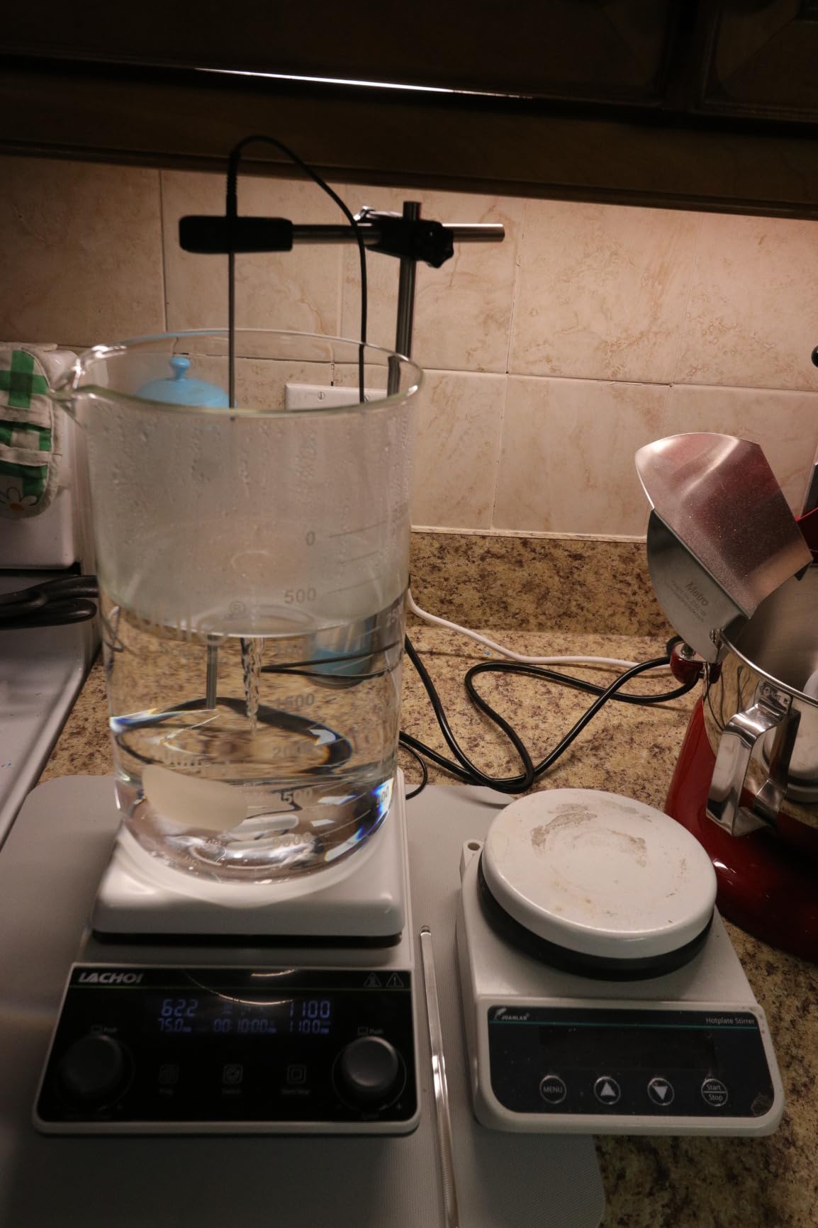 Magnetic Stirrer Hot Plate Stirrer LCD Display 300℃ Max.5L 5.9inch Magnetic Stir Plate 1600RPM Magnetic Mixer Magnetic Hotplate Stirrer with Stir Bar&Temp Probe Sensor,110V customer photo 2