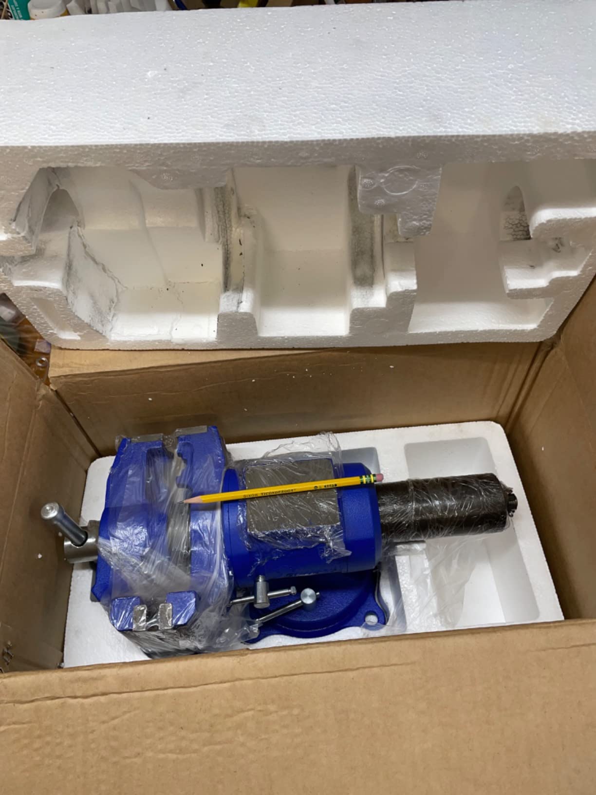 Forward HY-DT100-4IN Heavy Duty Bench Vise 360-Degree Swivel Base and Head with Anvil (4 Inch) customer photo 2