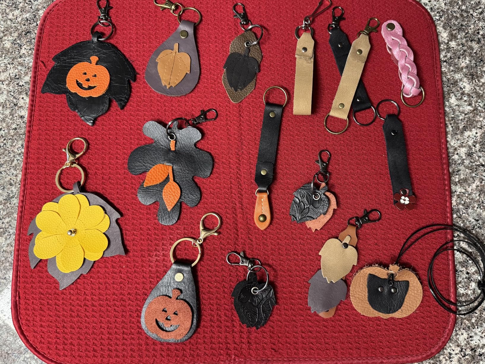 VEVOR Leather Cutting Machine, 10.2 x 4.7 in Embossing Plate Manual Die Cutter, 0.47 in Pressure Stroke Leather Embossing Machine, Dual Guide Shafts Die Cut Machine for Various of Materials customer photo 2