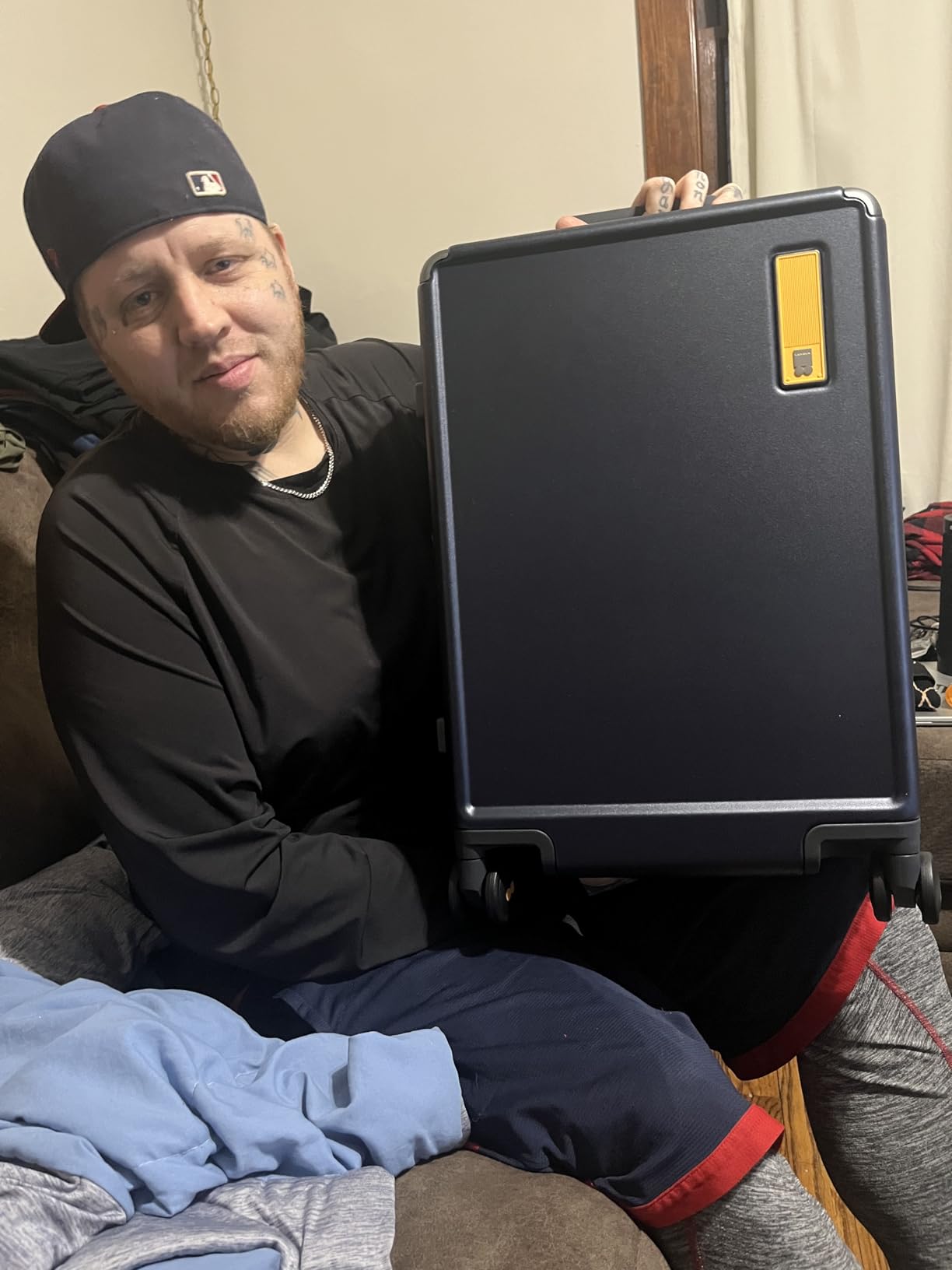 LEVEL8 Zipperless Carry On Luggage Airline Approved with Aluminum Frame, Hard Shell Suitcase with Spinner Wheels, Metal Checked Luggage with Double Tsa Locks, 20 Inch, Grey customer photo 1