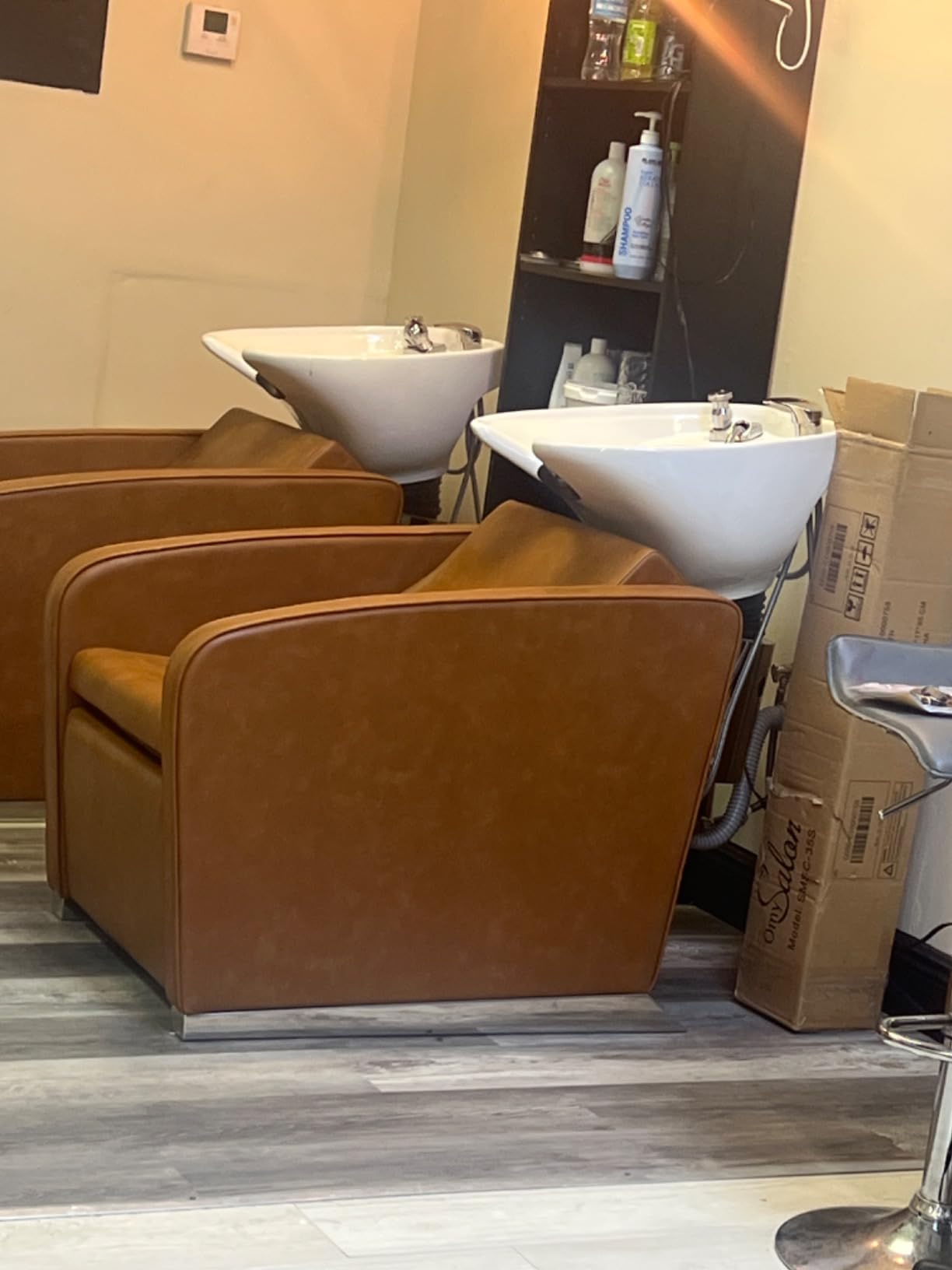 BarberPub Backwash Shampoo Station Chair, Adjustable Porcelain Ceramic Hair Wash Bowl Sink Unit Station, Reclining Shampoo Station Chair for Spa Beauty Salon Hair Salon Equipment customer photo 2