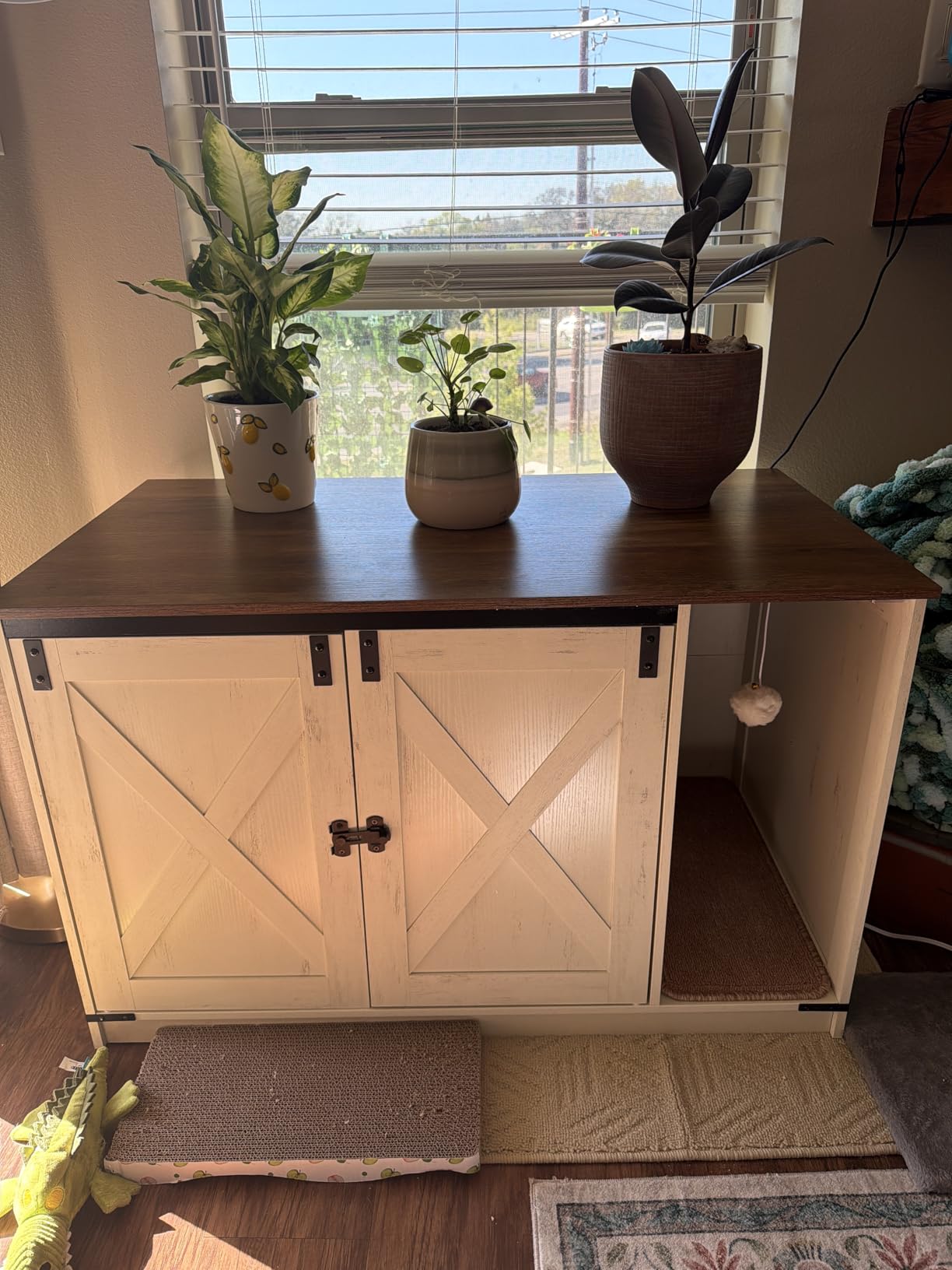 Cat Litter Box Enclosure, Hidden Litter Box Cabinet Furniture with Bell, Indoor Cats House, Farmhouse Style, 31.5 x 19.7 x 20.9Inches, for Hallway, Bedroom, Rustic Brown and White CB82414X customer photo 1