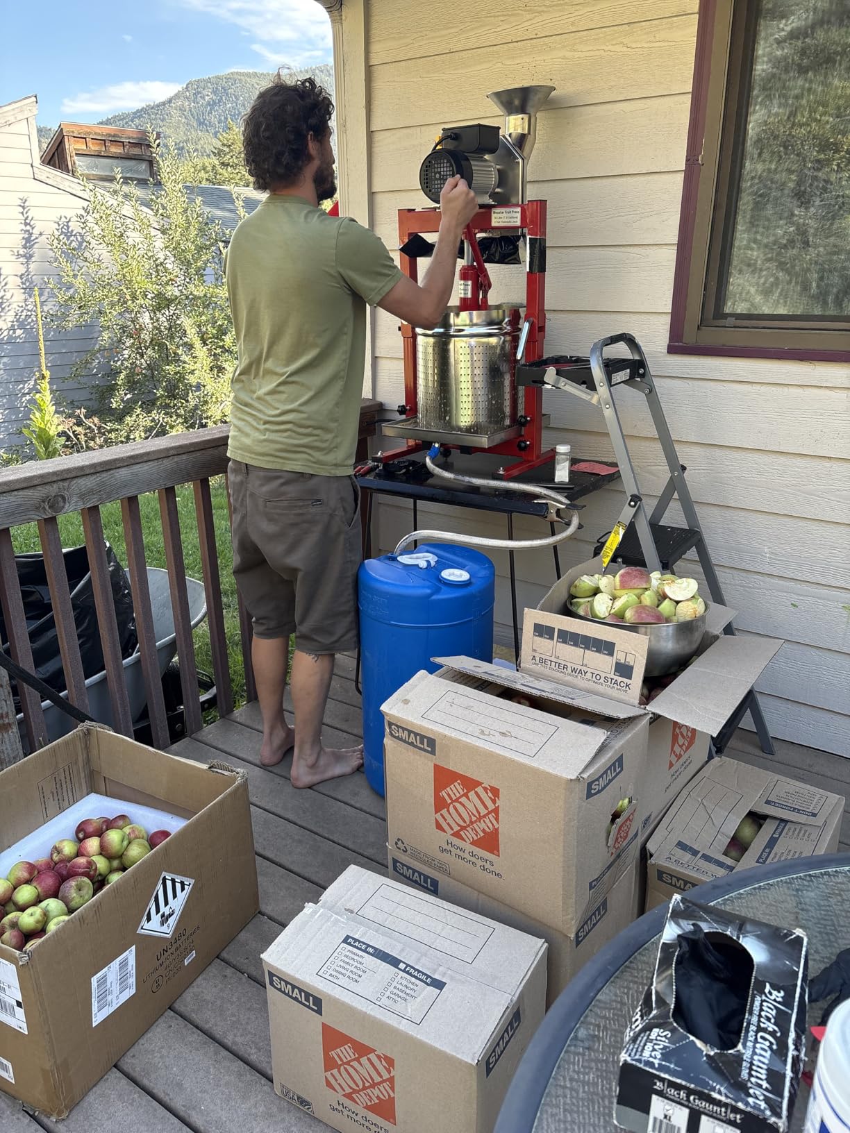 550W Mosakar Fruit Apple Crusher. Whole Apple Pear Potato Grinder. Make Fine Pulp. Portable Stainless Steel Fruit Scratter Pulper for Wine Juice Cider Press customer photo 1