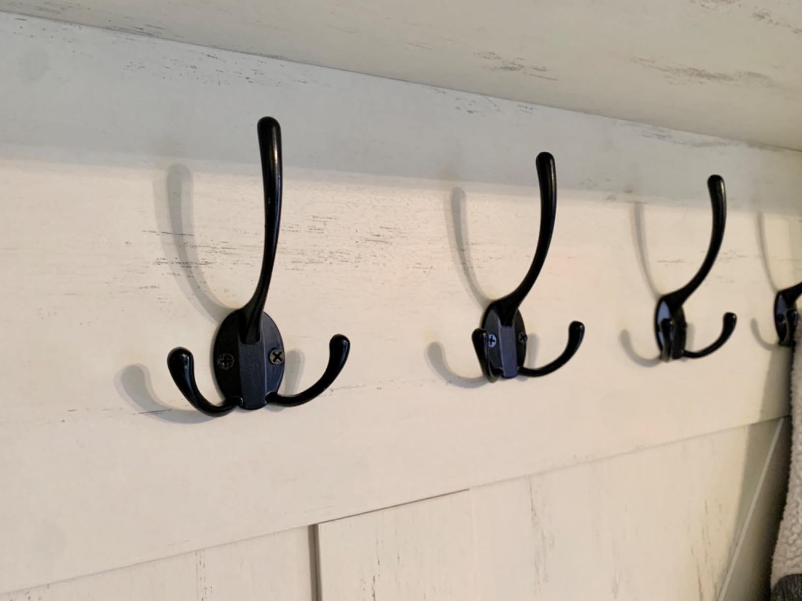 VASAGLE Hall Tree with Bench and Shoe Storage, Coat Rack with Shoe Bench, Entryway Furniture, 16 Open Compartments, 6 Tri-Hooks, Farmhouse Style, Space Saving, Rustic White UHSR427W02 customer photo 2