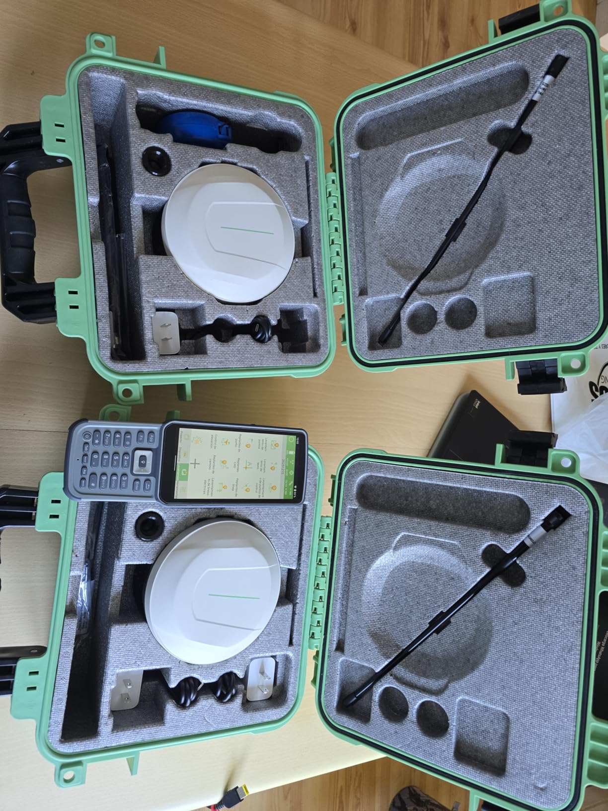 E1 GNSS Survey Equipment 20 Hours Endurance RTK GPS with IMU Rover & Base Handheld Collector with Survey Software, 1408 Channels, 15km UHF Range, 60° Tilt Survey customer photo 1