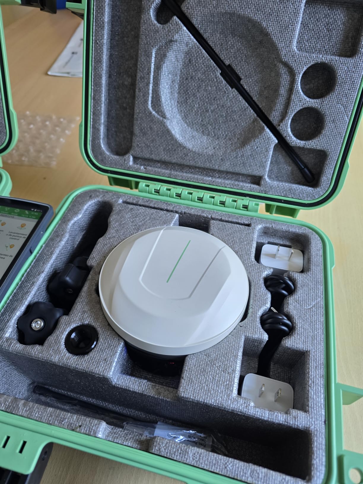 E1 GNSS Survey Equipment 20 Hours Endurance RTK GPS with IMU Rover & Base Handheld Collector with Survey Software, 1408 Channels, 15km UHF Range, 60° Tilt Survey customer photo 2