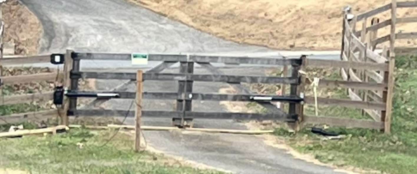 CO-Z Smart Gate Opener Kit, App Compatible Dual Swing Gate Opener for Doors up to 660lb*2, Automatic Electric Gate Opening System with Remote Controls & Release Keys for Driveway Home customer photo 1