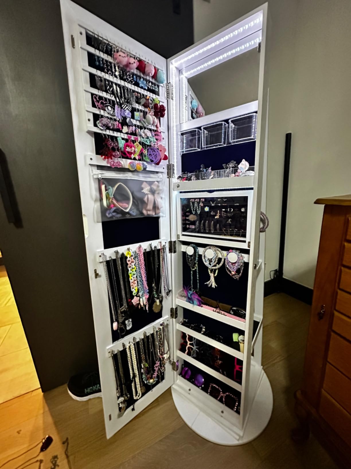 Vlsrka 360° Swivel Mirror Jewelry Cabinet with Lights, Large Jewelry Armoire Cabinet Standing, Lockable Free length Mirror with Storage, Rear Storage Shelves, Black customer photo 1