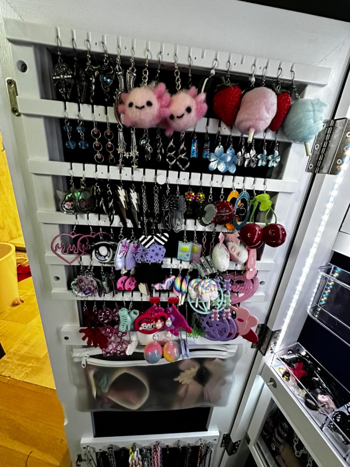 Vlsrka 360° Swivel Mirror Jewelry Cabinet with Lights, Large Jewelry Armoire Cabinet Standing, Lockable Free length Mirror with Storage, Rear Storage Shelves, Black customer photo 2