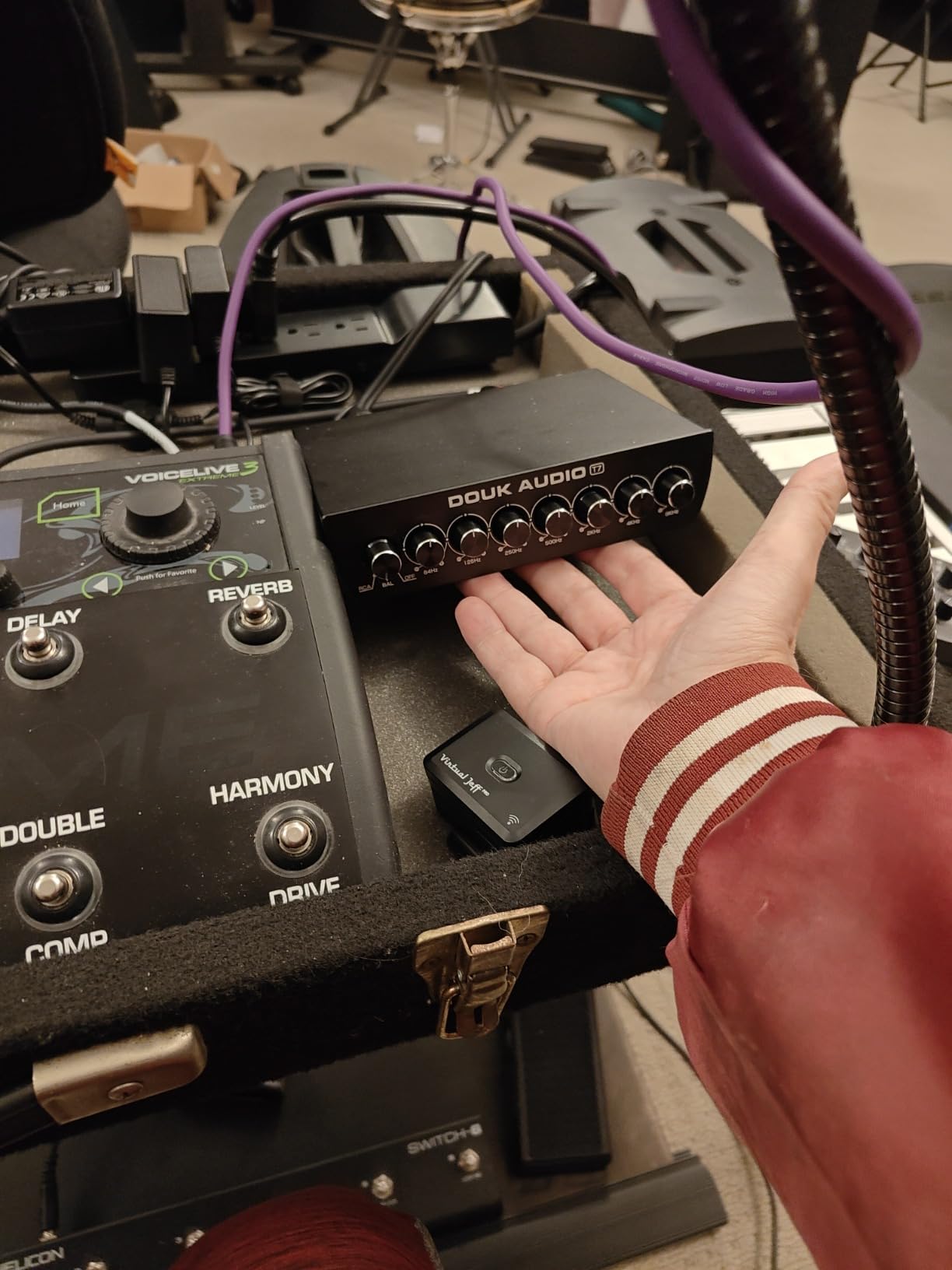 Douk Audio 7 Band Equalizer Balanced EQ Audio Preamp with XLR RCA Input and Output for Home Stereo, Amplifier, Computer Speaker (T7) customer photo 1