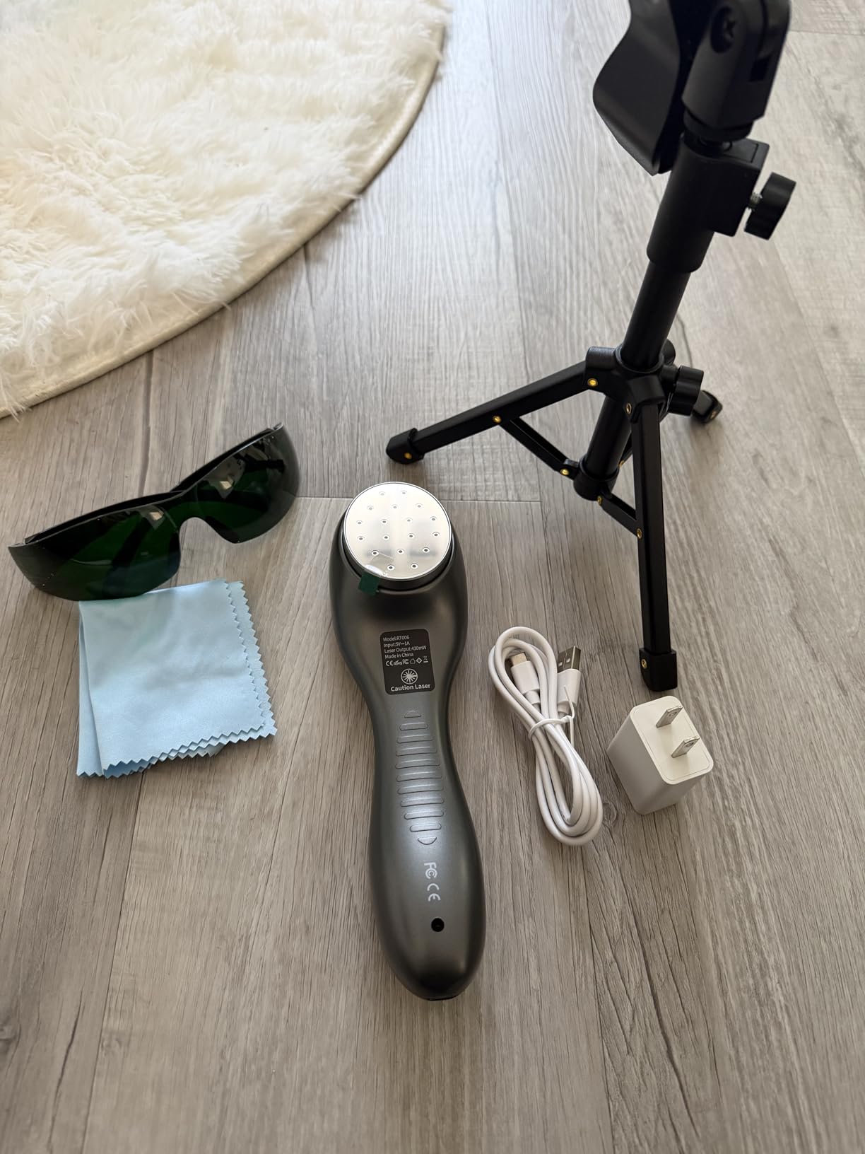Handheld Red Light Therapy Wand with Stand, Infrared Light Therapy Device for Body, Portable Cold Red Light Therapy Gun for Muscle and Joint Pain (4 * 808nm+14 * 650nm) customer photo 1