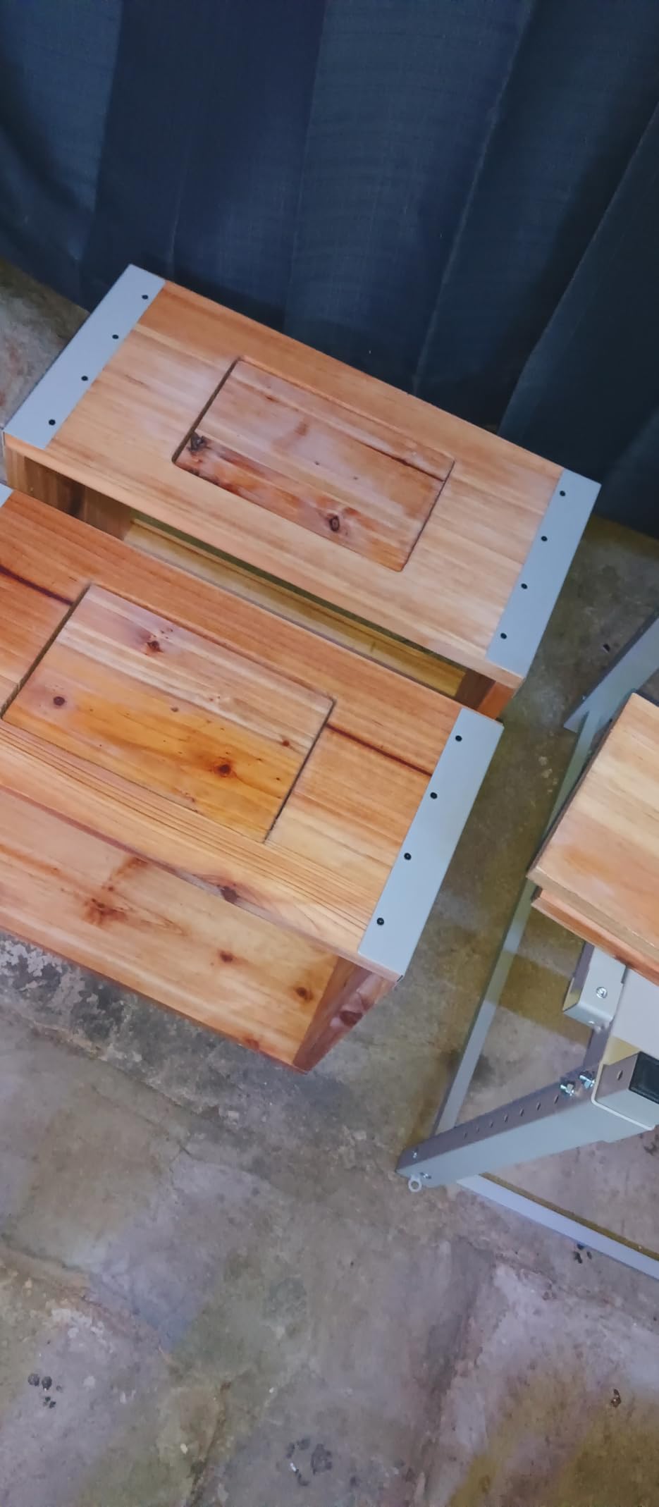 Aivituvin Bee Hive Bee Box 10 Frame Upgrade with All-Around Metal Frame Bee Castle Coated with 100% Beeswax Includes Waxed Foundations, 2 Deep Boxes & 1 Medium Box customer photo 2