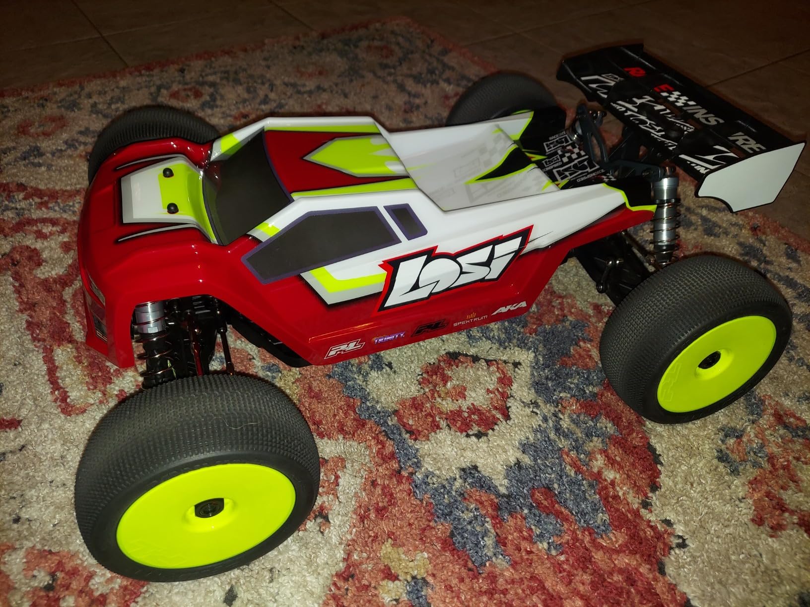 Losi 1/8 8IGHT-XTE 4S 4X4 RTR Brushless Race Truggy Clear LOS04020 customer photo 2