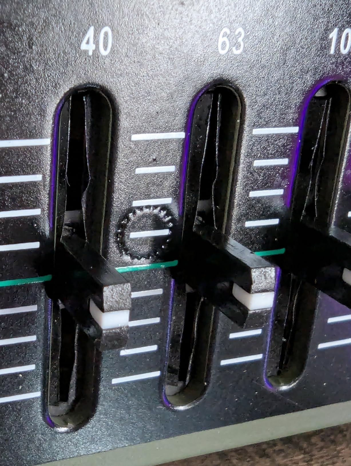 Graphic Equalizer 15-Band Stereo EQ for Home Audio, Dual Channel Professional DJ Equalizer, Noise Reduction 1U Rack Mount (EQ-215) customer photo 2