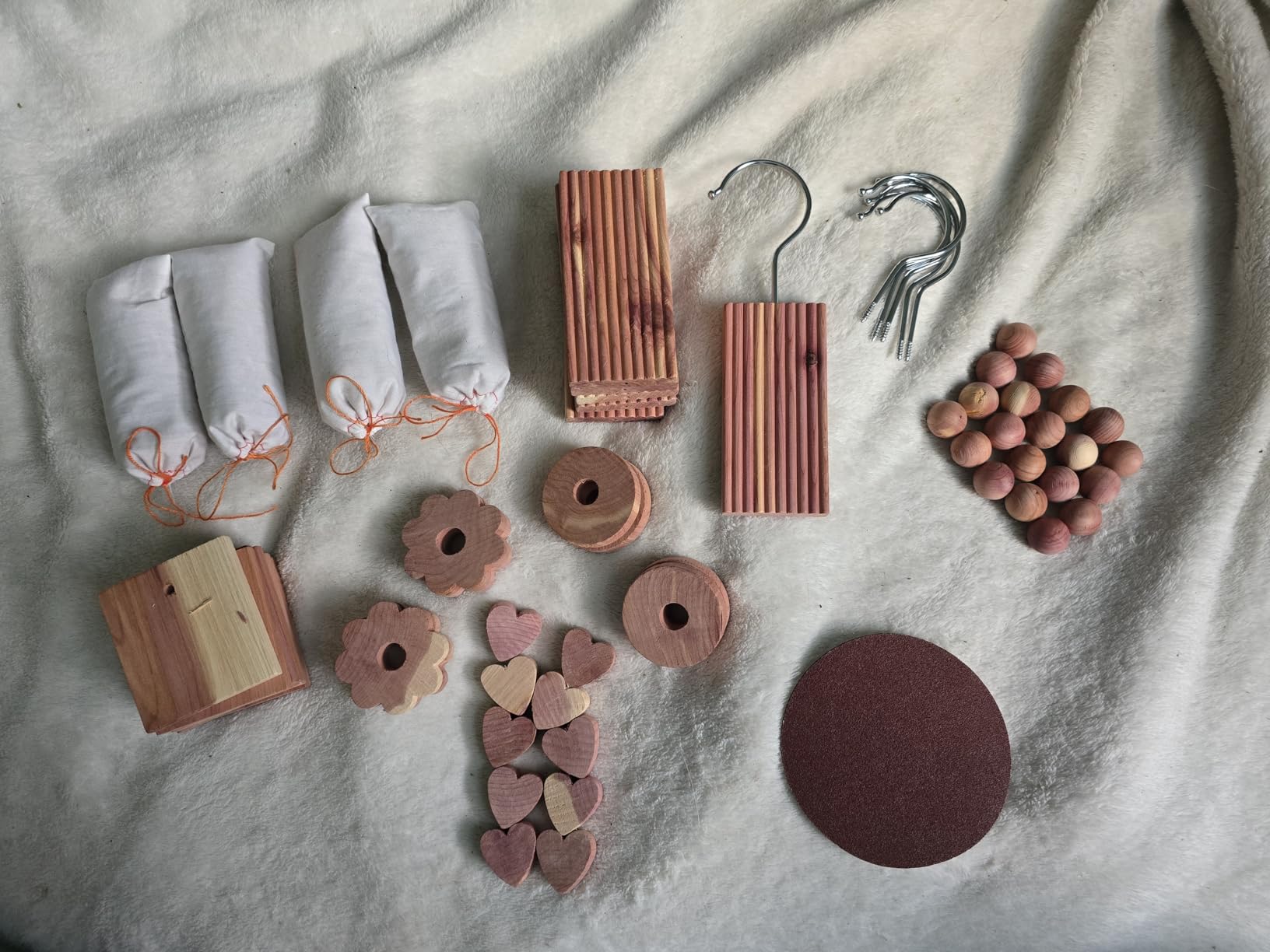 Woodever 16 Pack Cedar Planks for Clothes Storage, Aromatic Red Cedar Wood Hangers with Metal Hooks, 100% Natural Scent, with Sandpaper Freshener, for Drawers and Wardrobes customer photo 2