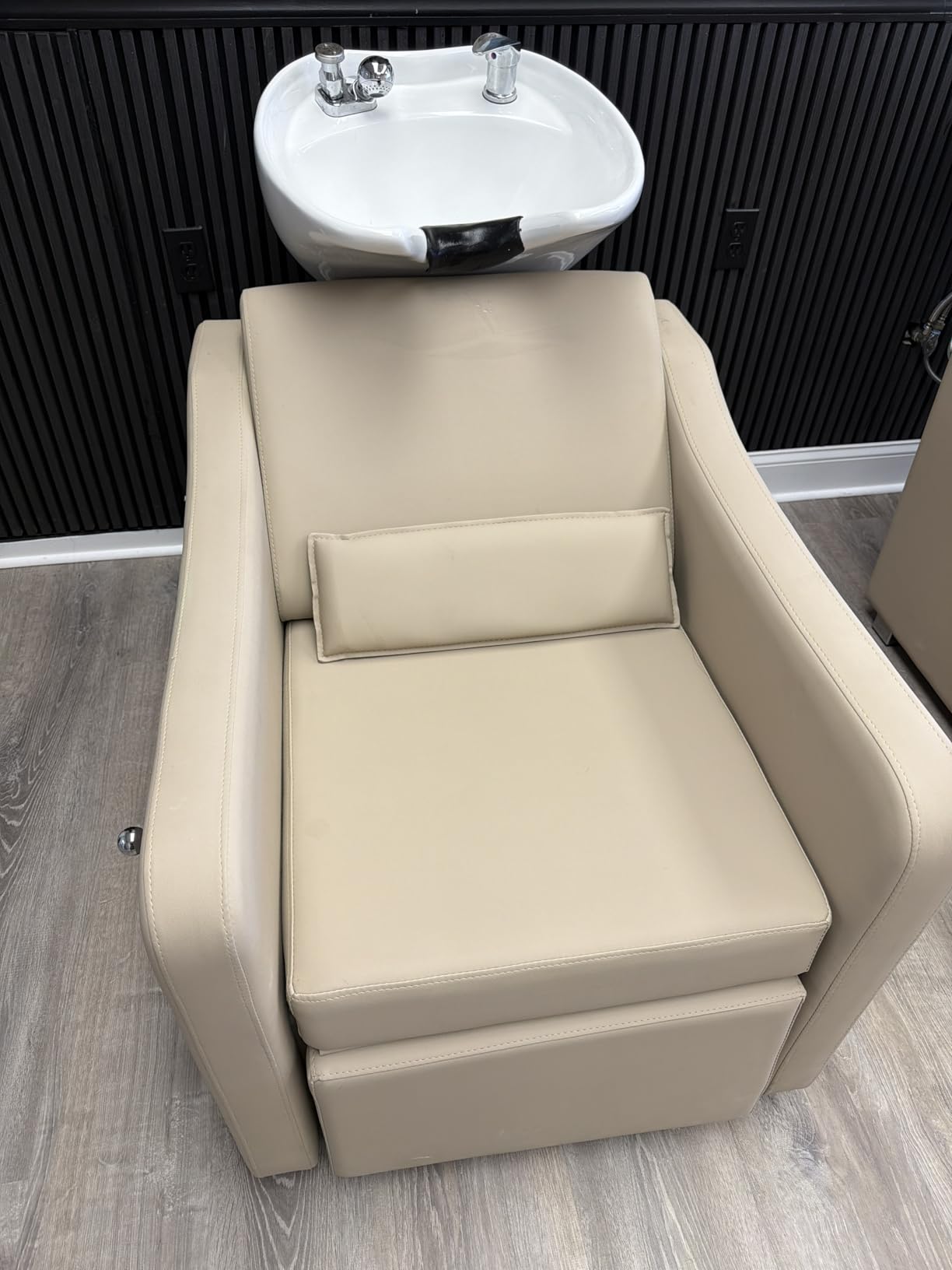 BarberPub Backwash Shampoo Station Chair, Adjustable Porcelain Ceramic Hair Wash Bowl with Chair, Shampoo Station for Barber Shop, Spa Beauty Salon Equipment customer photo 1