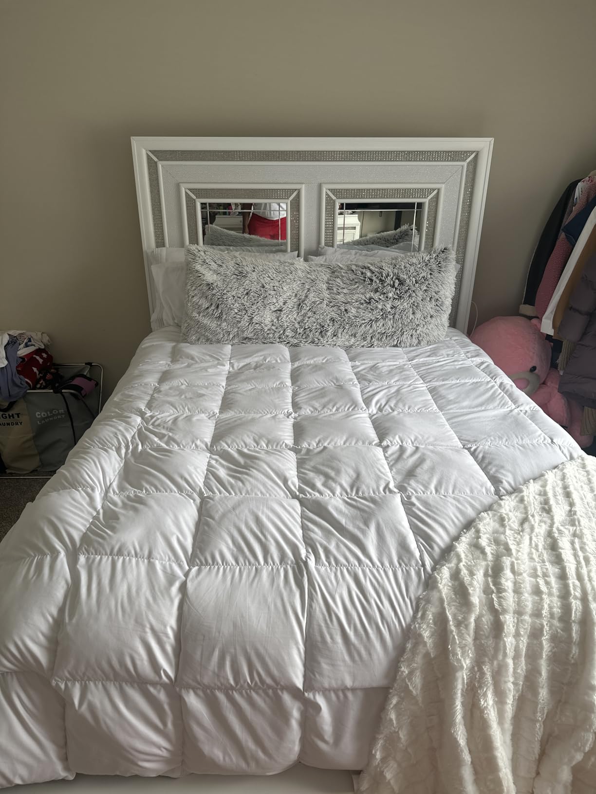 Martha Stewart White Goose Feather Down Fiber Comforter King Size- All Season Duvet Insert, Noiseless Fabric with 60oz Filled Luxury Cloud Fluffy Bed Comforter with 8 Corner Loops, White 106x90inch customer photo 1