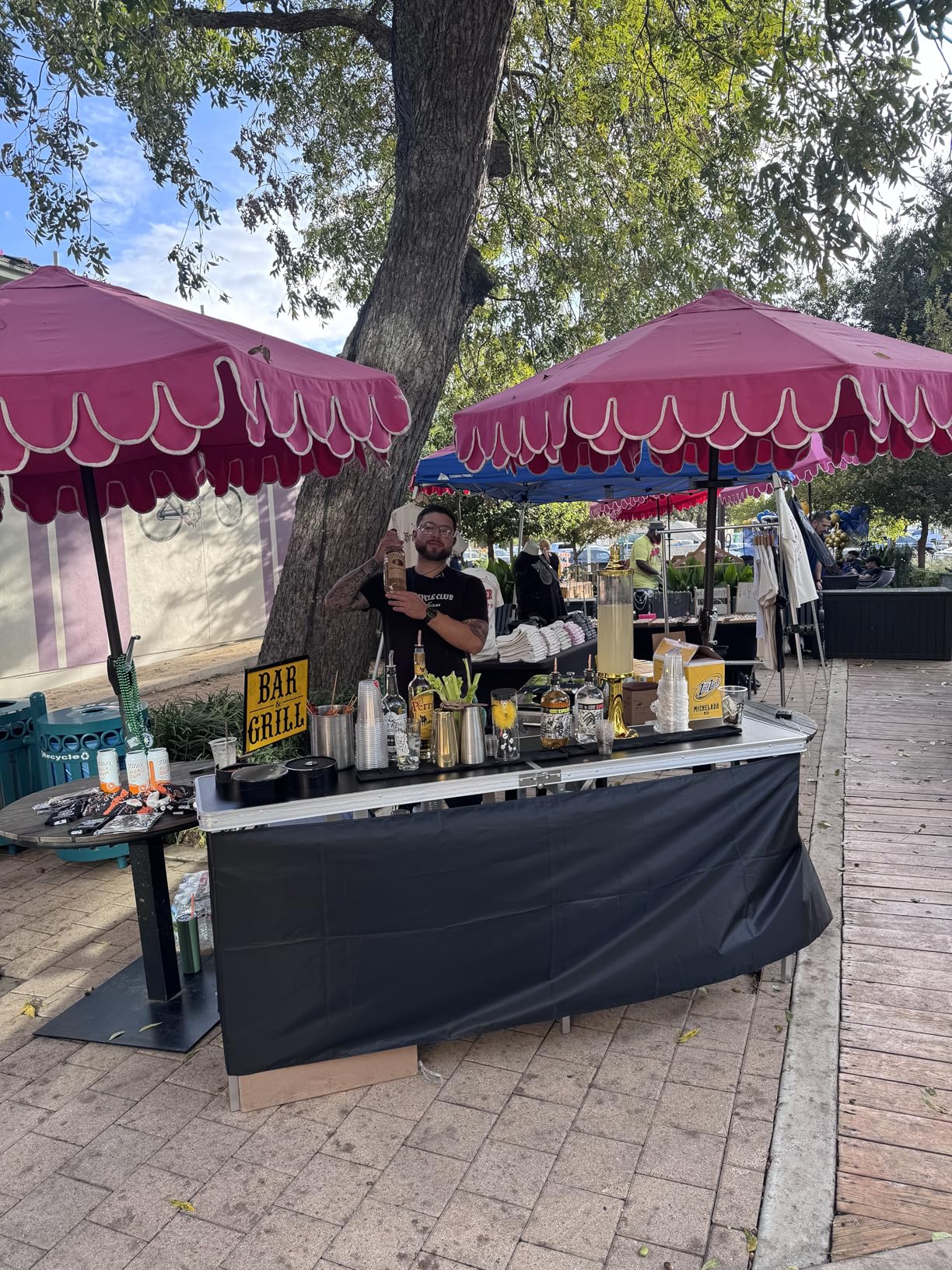 REDCAMP Portable Bar Table, Pop Up Folding Mobile Bar Bartender Table with Carry Bag for Events, Party, Camping, Tradeshow, Exhibition, Easy Setup, Black, 82