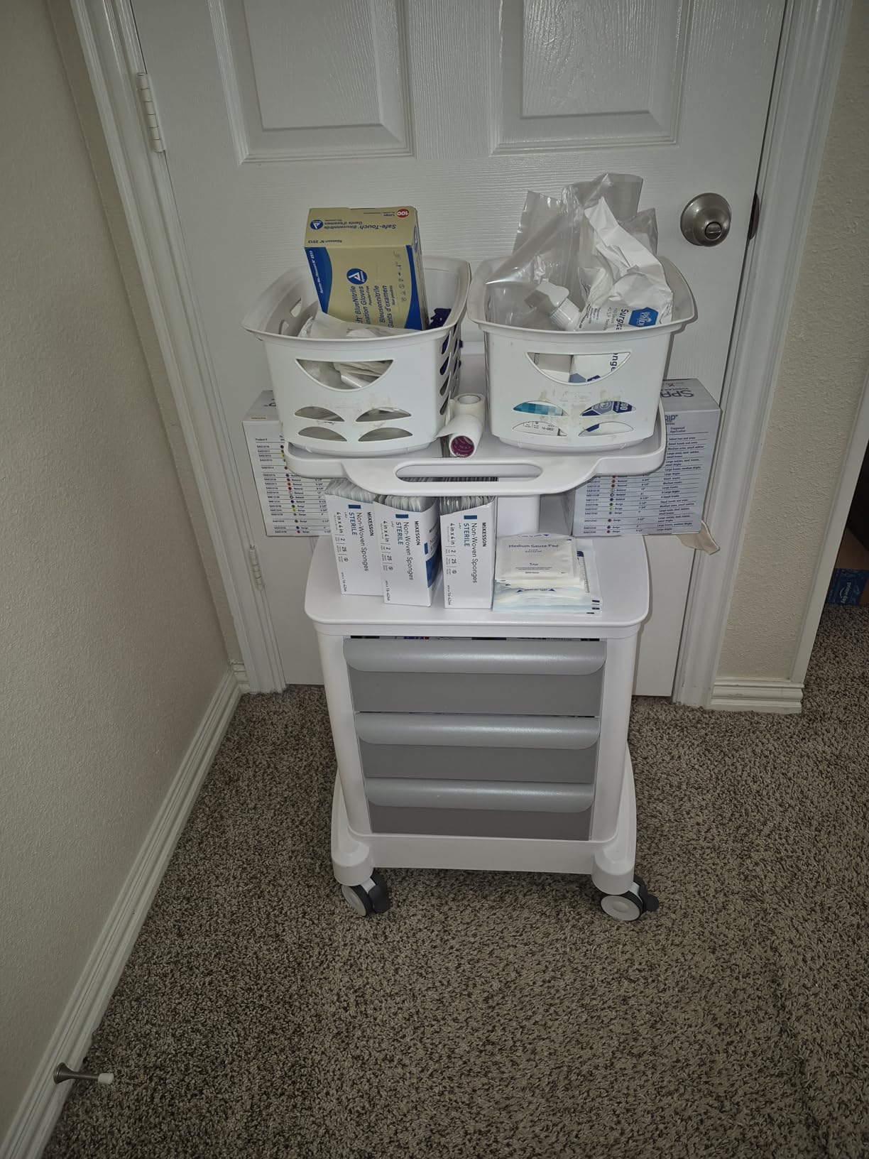 VEVOR 4 Tiers Lab Carts, Lab Utility Cart with 3 Drawers & 1 Top Tray, Mobile Medical Cart with ABS Material, Lab Rolling Cart with 4 Silent Wheels for Lab, Clinic, Hospital, Salon, White customer photo 1