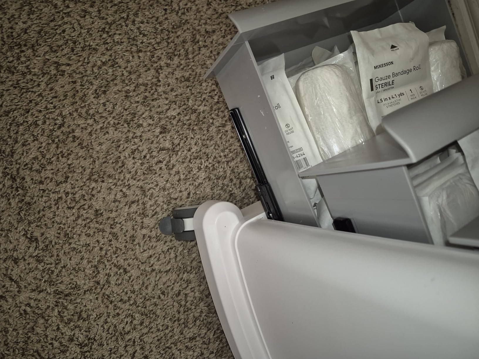 VEVOR 4 Tiers Lab Carts, Lab Utility Cart with 3 Drawers & 1 Top Tray, Mobile Medical Cart with ABS Material, Lab Rolling Cart with 4 Silent Wheels for Lab, Clinic, Hospital, Salon, White customer photo 2