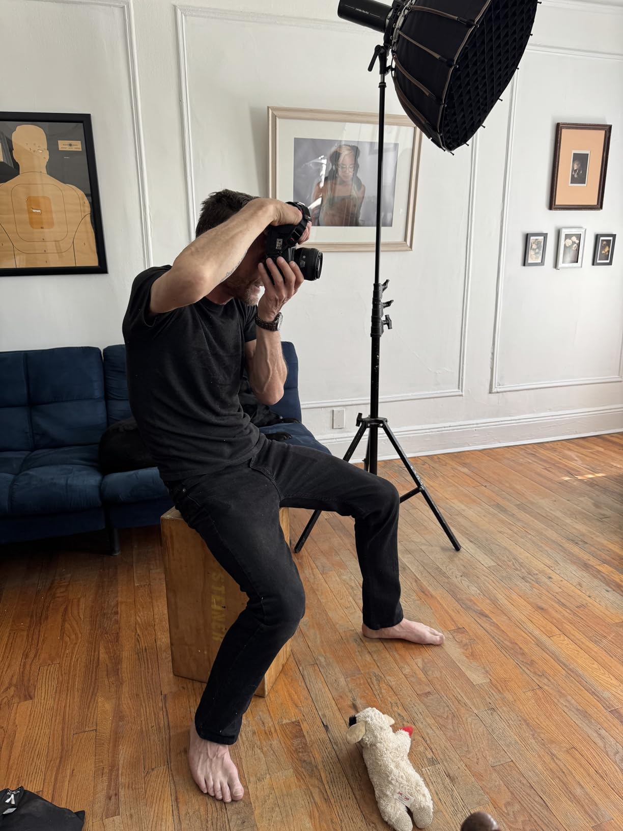 NEEWER Q200 200Ws 2.4G TTL Outdoor Studio Flash Strobe with App Control,1/8000 HSS, 3200mAh Battery Powered Photography Monolight Speedlite 10W Modeling Lamp/750 Full Power Flash/0.01~1.5s Recycle customer photo 1
