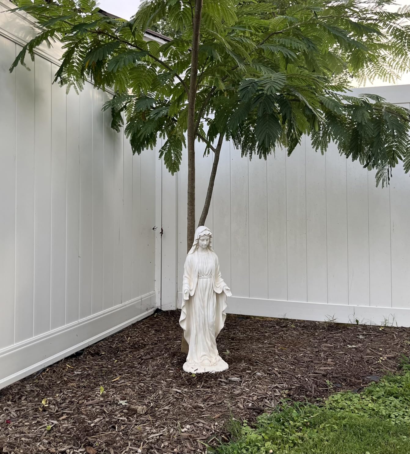 YOLENY 51'' Large Outdoor Garden Nymph Statue, Goddess of Spring Flowers, Roman Style Sculptures Decorations, Religious Garden Statue for Patio Lawns customer photo 2