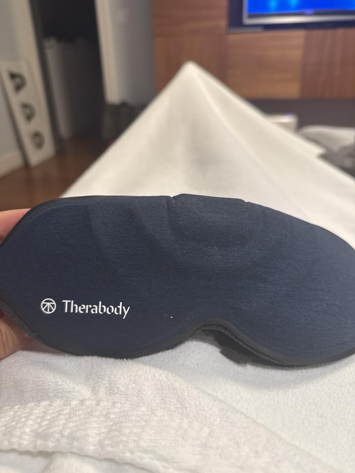 Therabody Sleep Mask Ultra-Comfortable, 100% Blackout Sleep Eye Mask with Gentle Eye Massager Vibration for Stress Relief, Headache Relief & Self Care - Facial Massager for Women & Men customer photo 1
