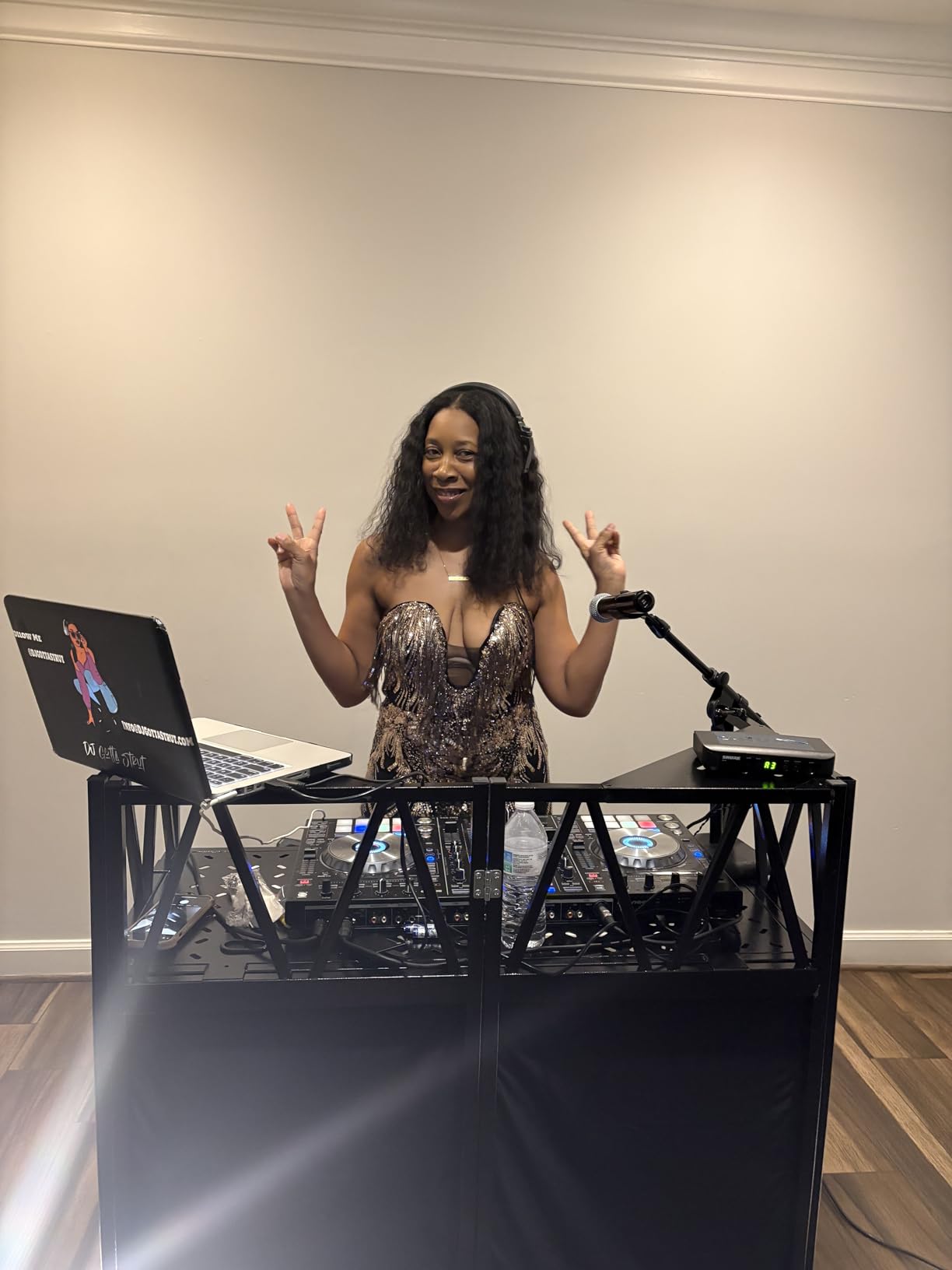 DJ Table Stand Portable Booth, All-Metal Heavy-Duty Foldable DJ Stand, Iron Plate Surface DJ Facade Booth, with 8 Machine-Washable Scrims, Travel Bag customer photo 2