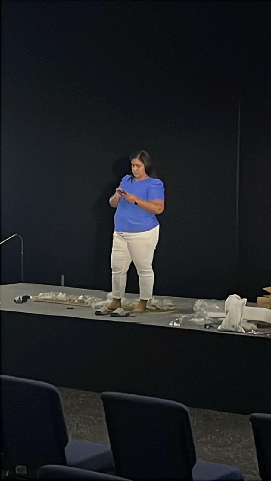 SHEHDS LEKO Profile Stage Spotlights LED 250W Cool White+Warm White 17° Angle 2500K-7500k Par Ellipsoidal Lights Manual Focus Four-Leaf Manual Cut Light Barrier DMX512 Disco DJ Lights for Show customer photo 2