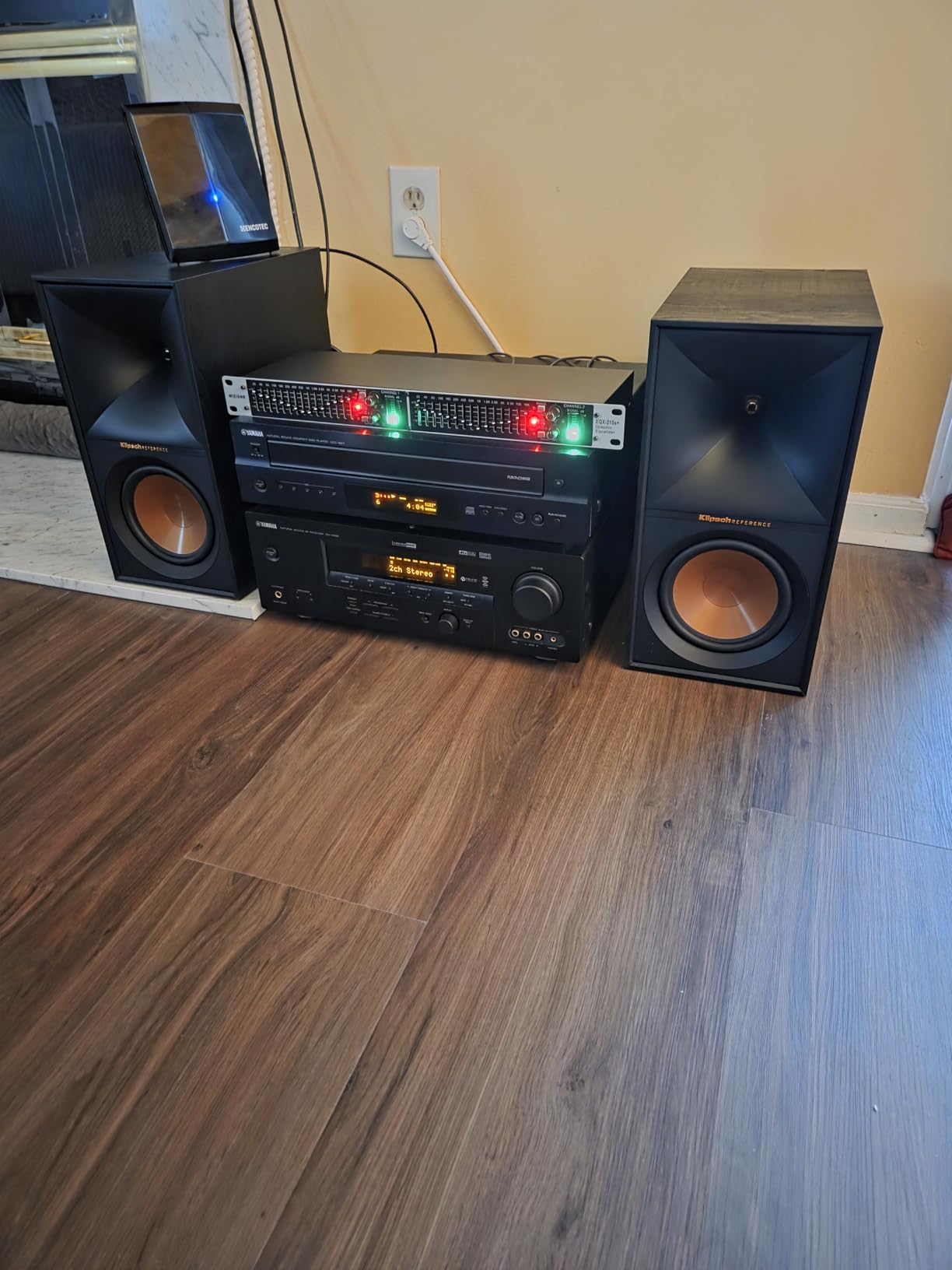 Stereo Graphic Equalizer 15-Band EQ for Home Audio System, Rack Mount Dual Channel Pro DJ Equalizer with Subwoofer Output, Noise Reduction (EQX-215S) customer photo 1