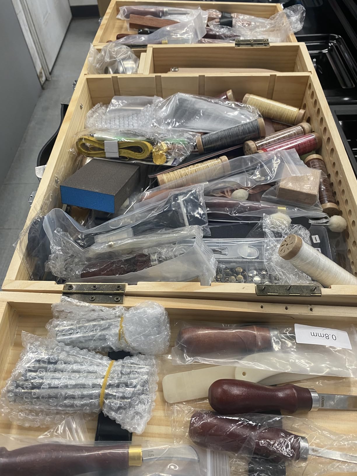 BUTUZE Leather Working Kit, Boxed Leather Tooling Kit, Leather Crafting Tool Kit, Cutting, Punching, Carving, Heavy Duty Leather Sewing Kit Professional Leather Working Tools and Supplies customer photo 2