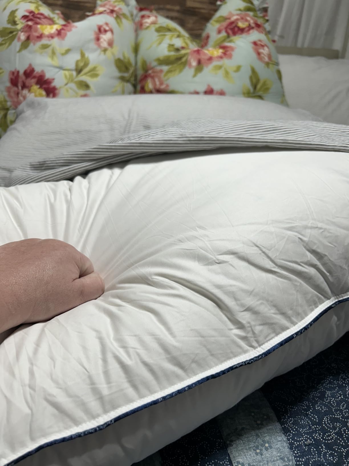 Pacific Coast Pillows Queen Size Set of 2, Goose Feather and Down Pillow for Sleeping, 3-Chamber Hotel Pillow for Side Sleepers and Back Sleepers customer photo 1