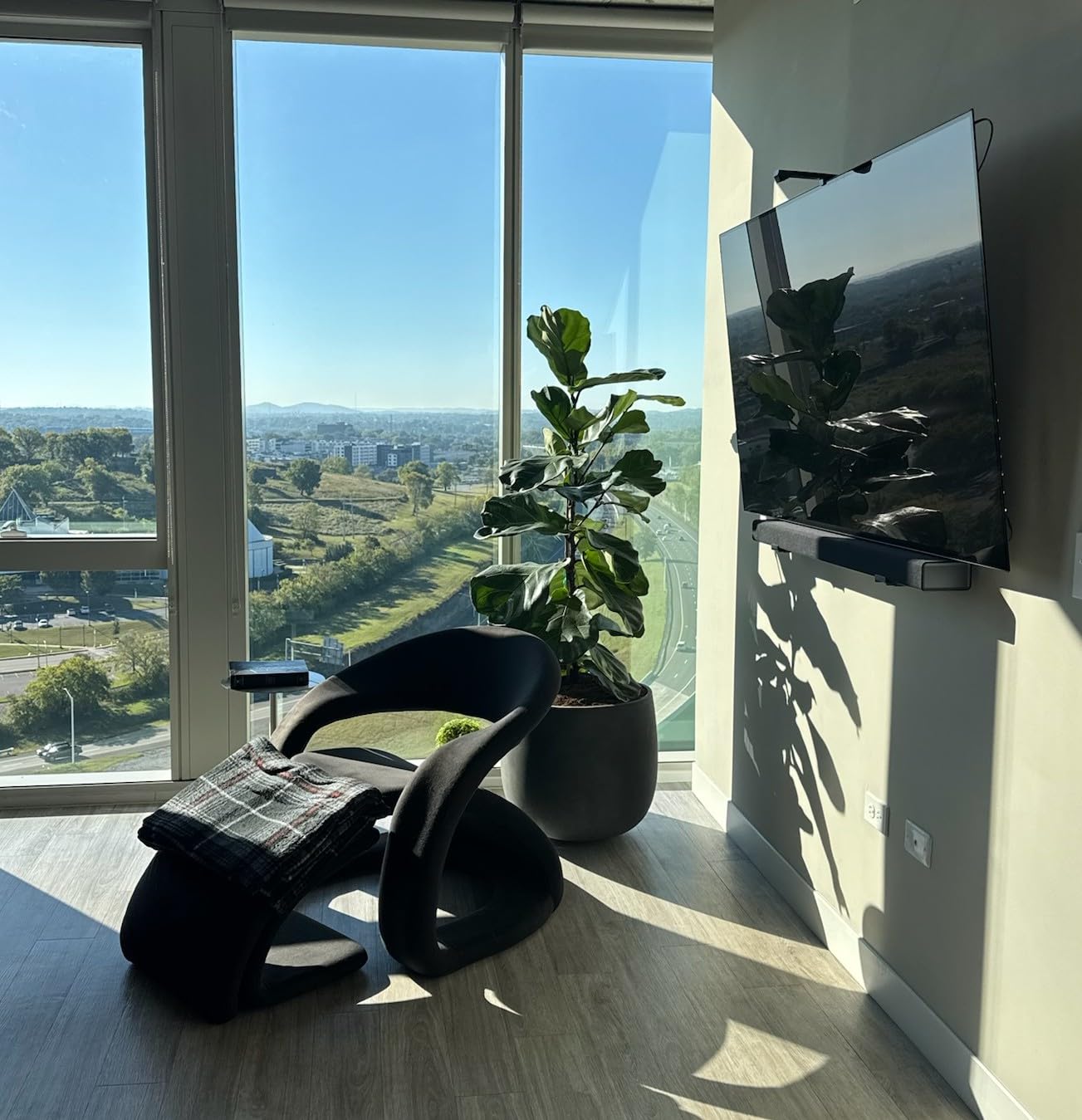 Mondo Large Planter - River Stone Finish - Fiberglass Indoor/Outdoor and Weather-Resistant Round Planter (26