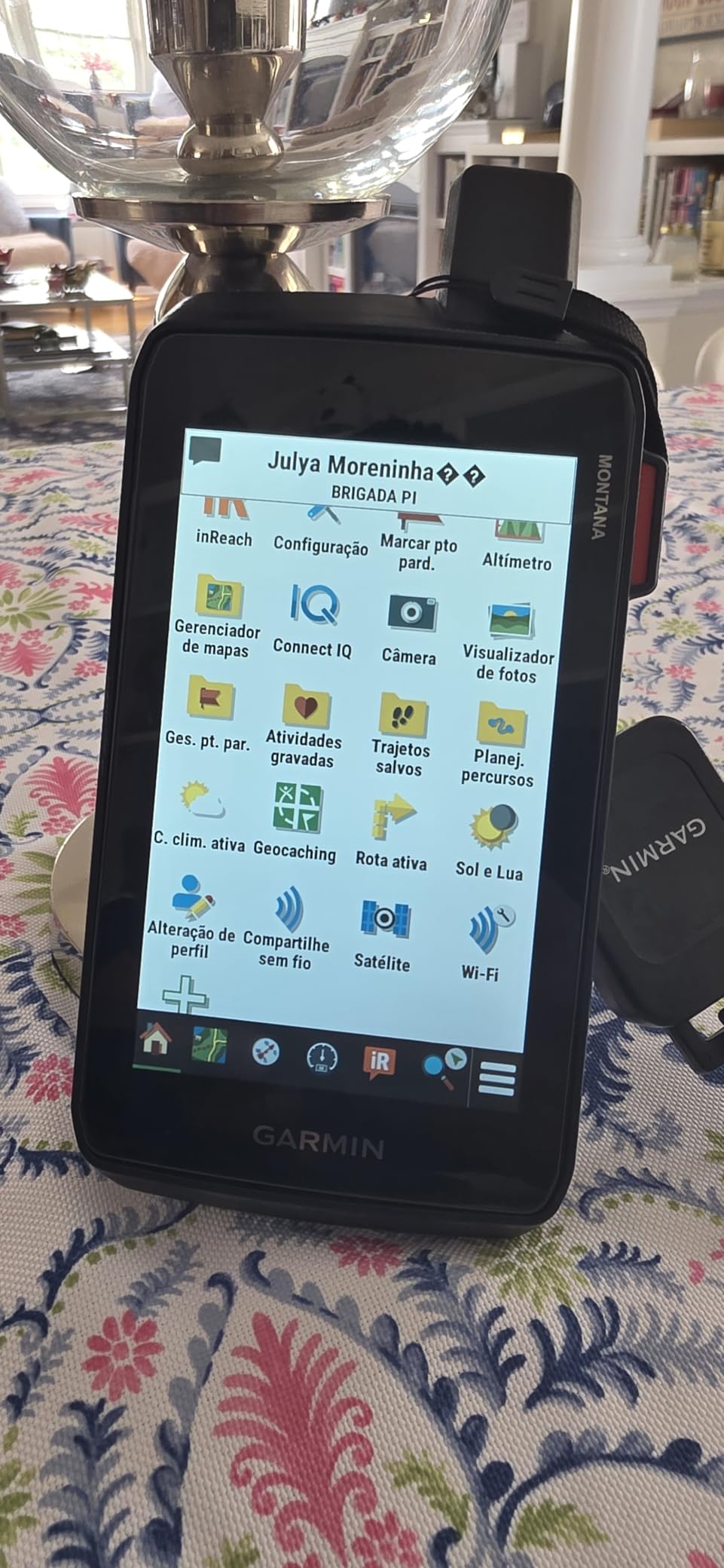 Garmin Montana 760i, Rugged GPS Handheld Navigator with Built-in inReach Technology for SOS and 2-way Texts in Remote Areas, 5