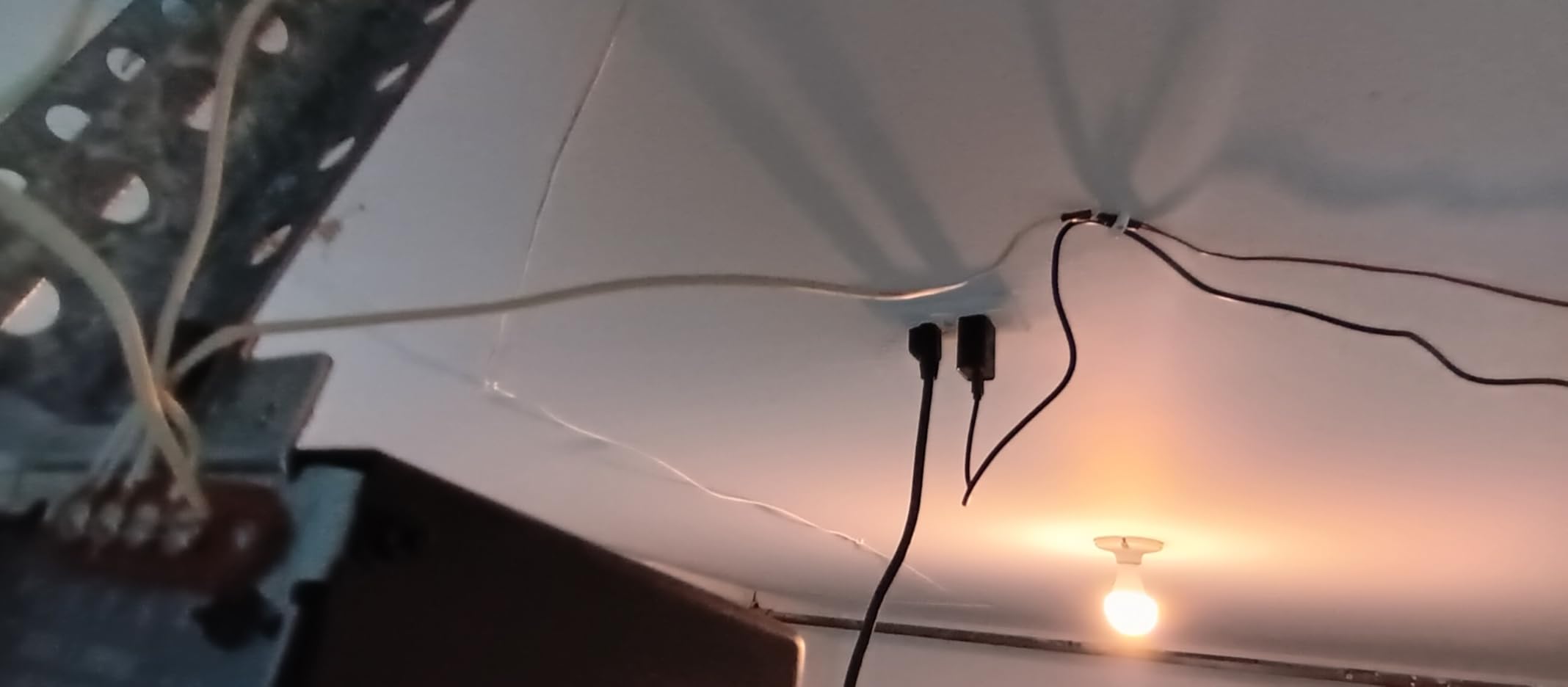 Feit Electric Smart Garage Door Camera, 2-Way Audio, Live Streaming, Human Motion Detection, 24/7 Recording, Infrared Night Vision, Remote Closure & Alerts customer photo 2