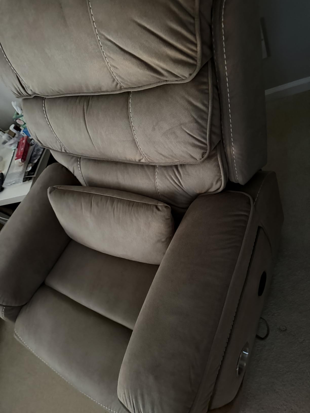 JIKFRIMA Power Lift Recliner Chair for Adults Elderly Lay Flat Velvet Recliners with Massage Heating, Extended Footrest, Wireless Charging Device, USB Ports, Cup Holder, Lumbar Pillow customer photo 1