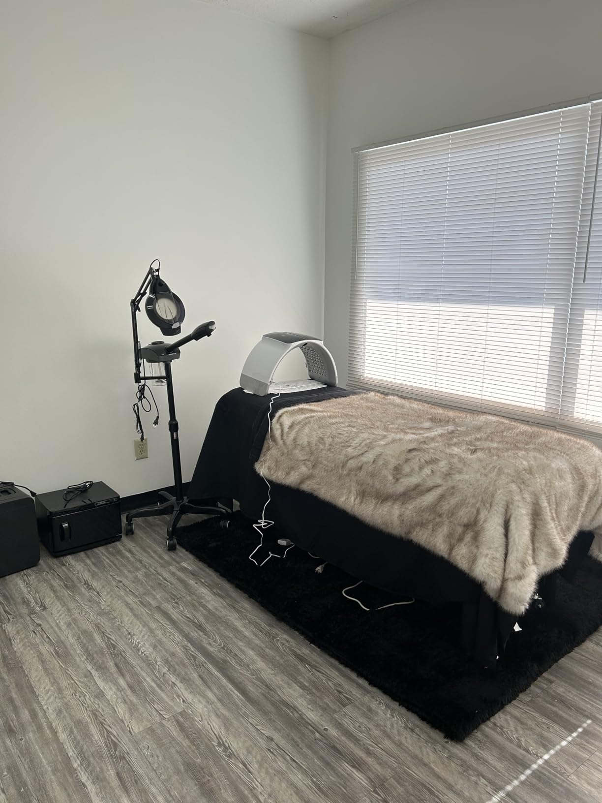 Fully Electric Massage Table with Lift, 1500lbs Capacity - Professional Adjustable Facial Bed for Estheticians, Spa & Waxing, Heavy-Duty 1500lbs Capacity customer photo 1