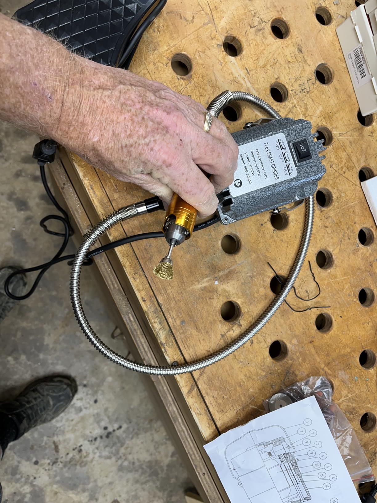 TOAUTO Flex Shaft Grinder, 1000W 30000 RPM Multifunctional Rotary Tool with Hanging System, Accessory Kit, Foot Pedal, and Forward-Reverse Rotation for Carving, Buffing, Drilling, and Polishing customer photo 2