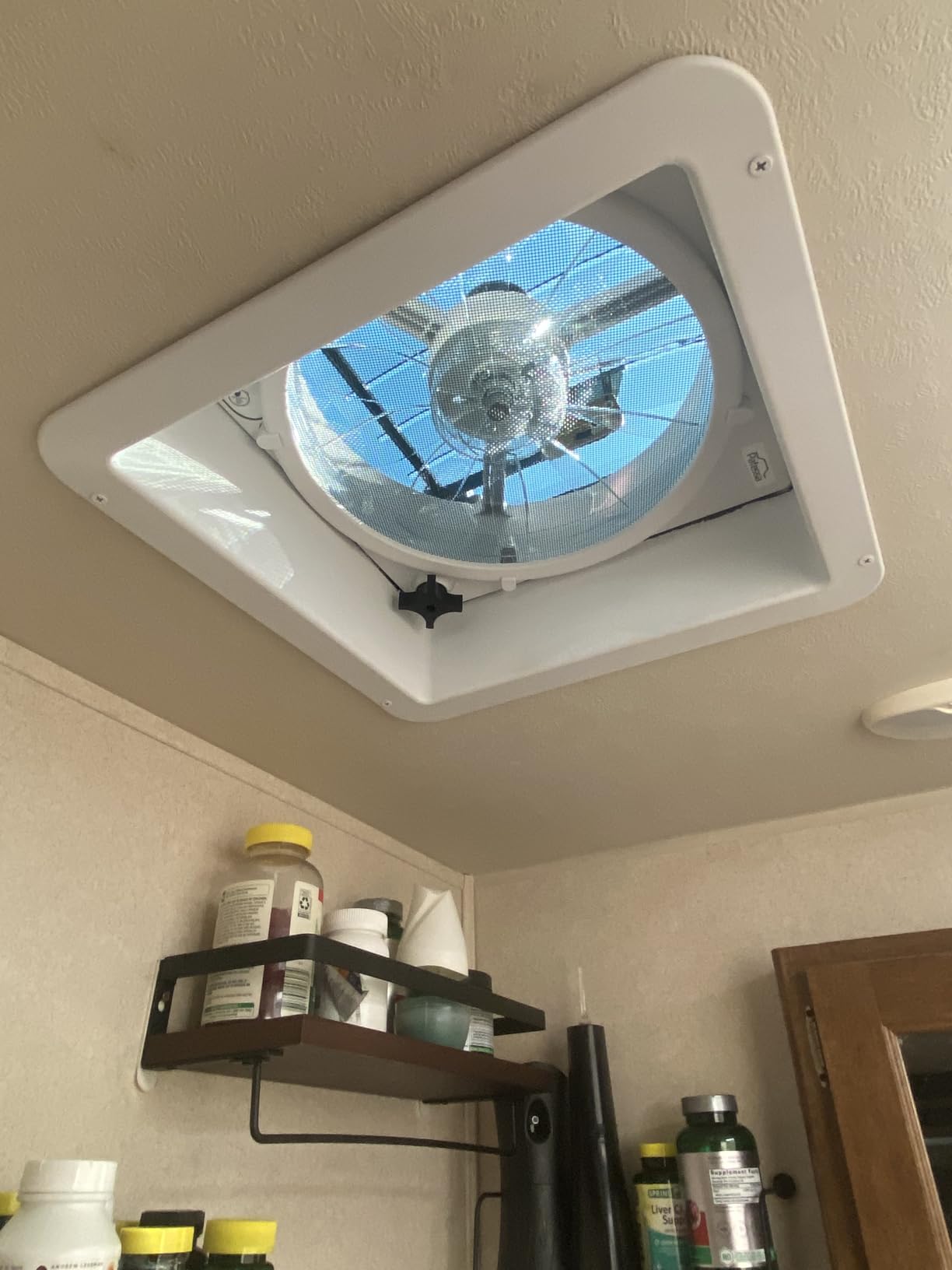 USA Deluxe RV Roof Vent with Fan 12-Volt - 14