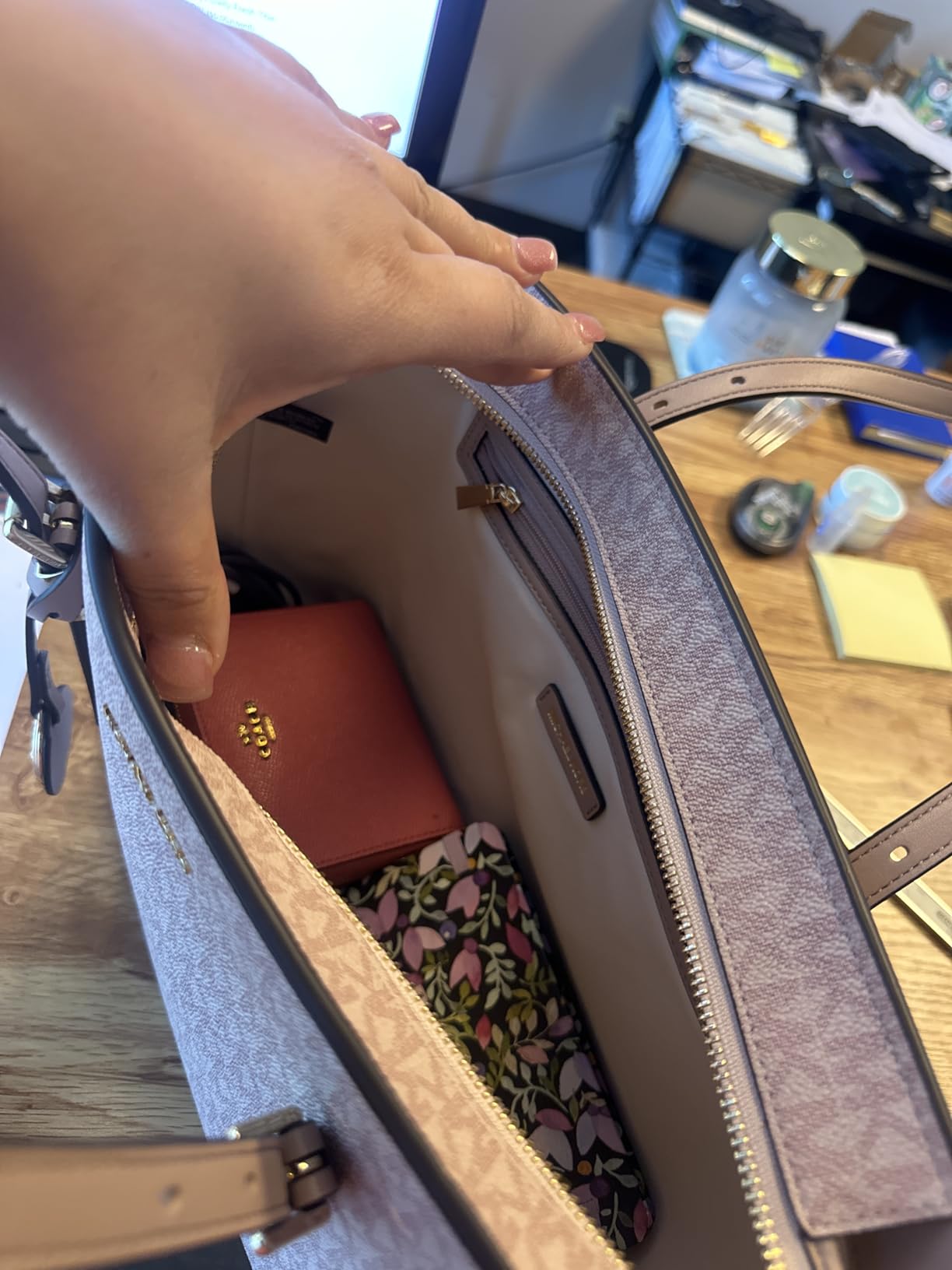 Michael Kors Women's Quinn Medium Tote customer photo 1