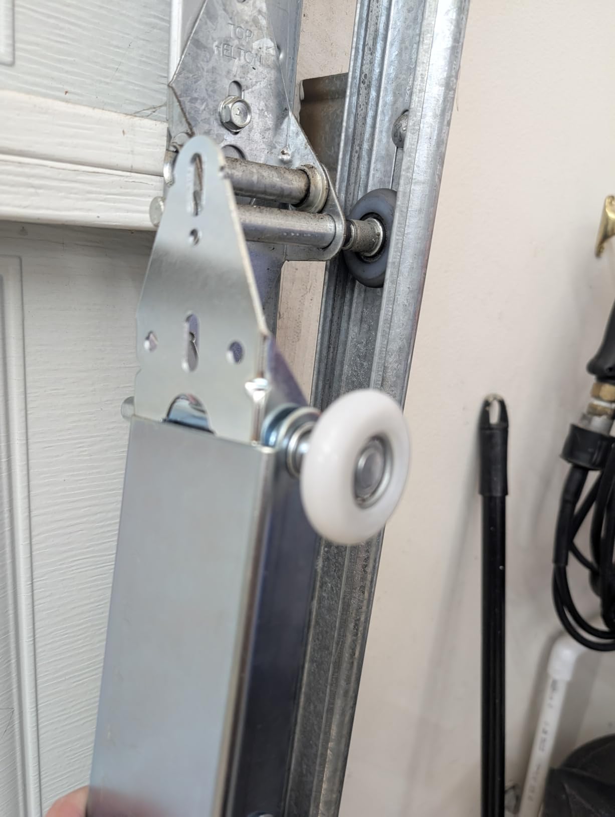 1 Pair Garage Door Quick Turn Top Fixture Brackets Hardware, Heavy-Duty Steel, Easy Installation, Durable & Rust-Resistant, Includes Rollers, Essential for Low Headroom Garage Doors customer photo 1