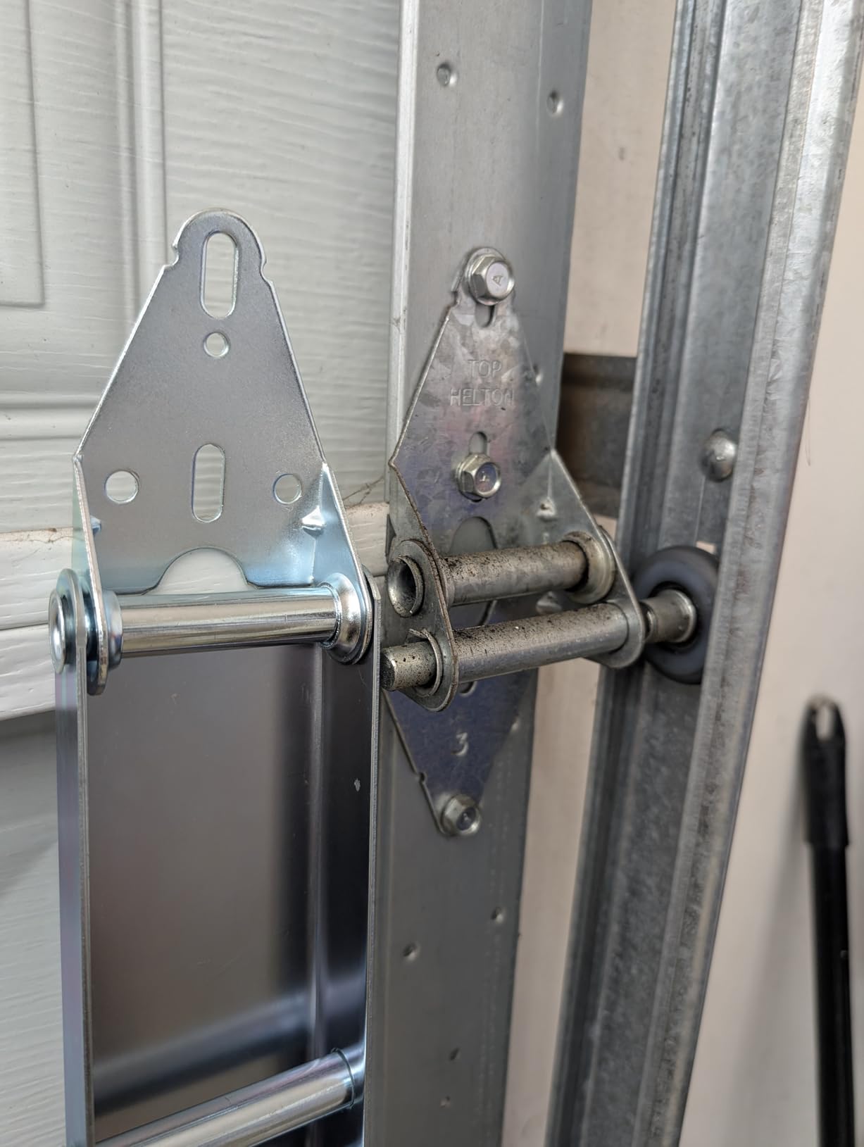 1 Pair Garage Door Quick Turn Top Fixture Brackets Hardware, Heavy-Duty Steel, Easy Installation, Durable & Rust-Resistant, Includes Rollers, Essential for Low Headroom Garage Doors customer photo 2