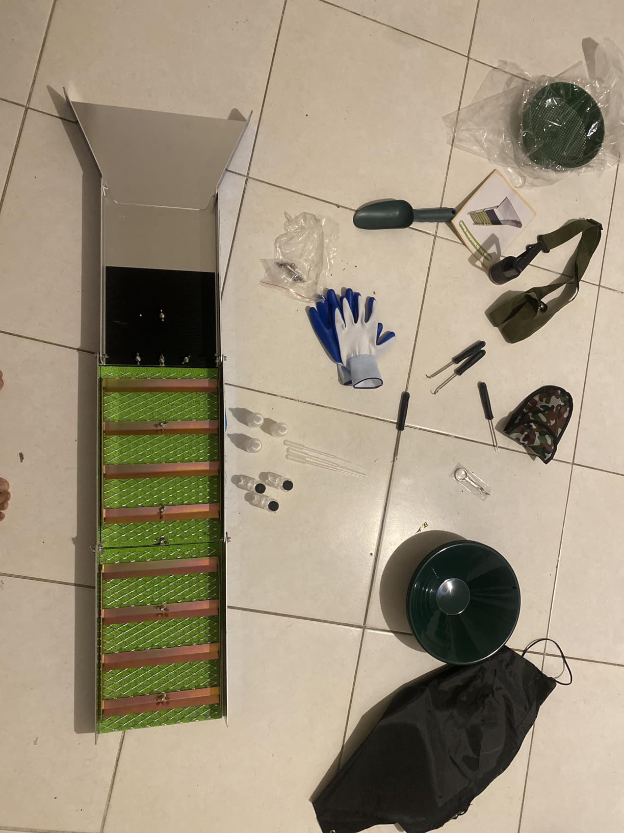 27pcs Complete Gold Panning Kit with 50