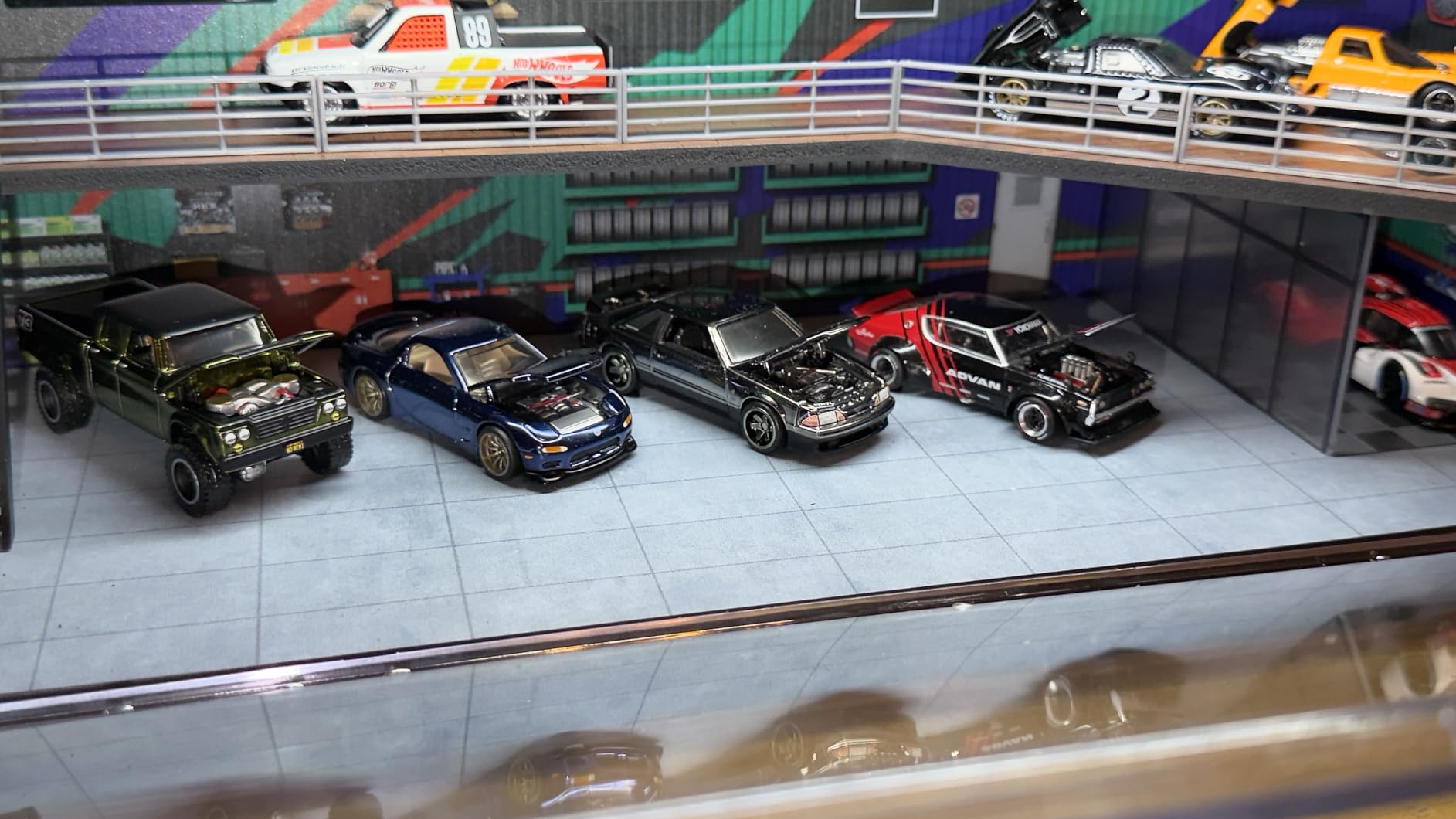 Container-Style LED Display Case for 1/64 Scale Cars & Dioramas with Mirrored Acrylic Interior and Front Flip Door customer photo 2