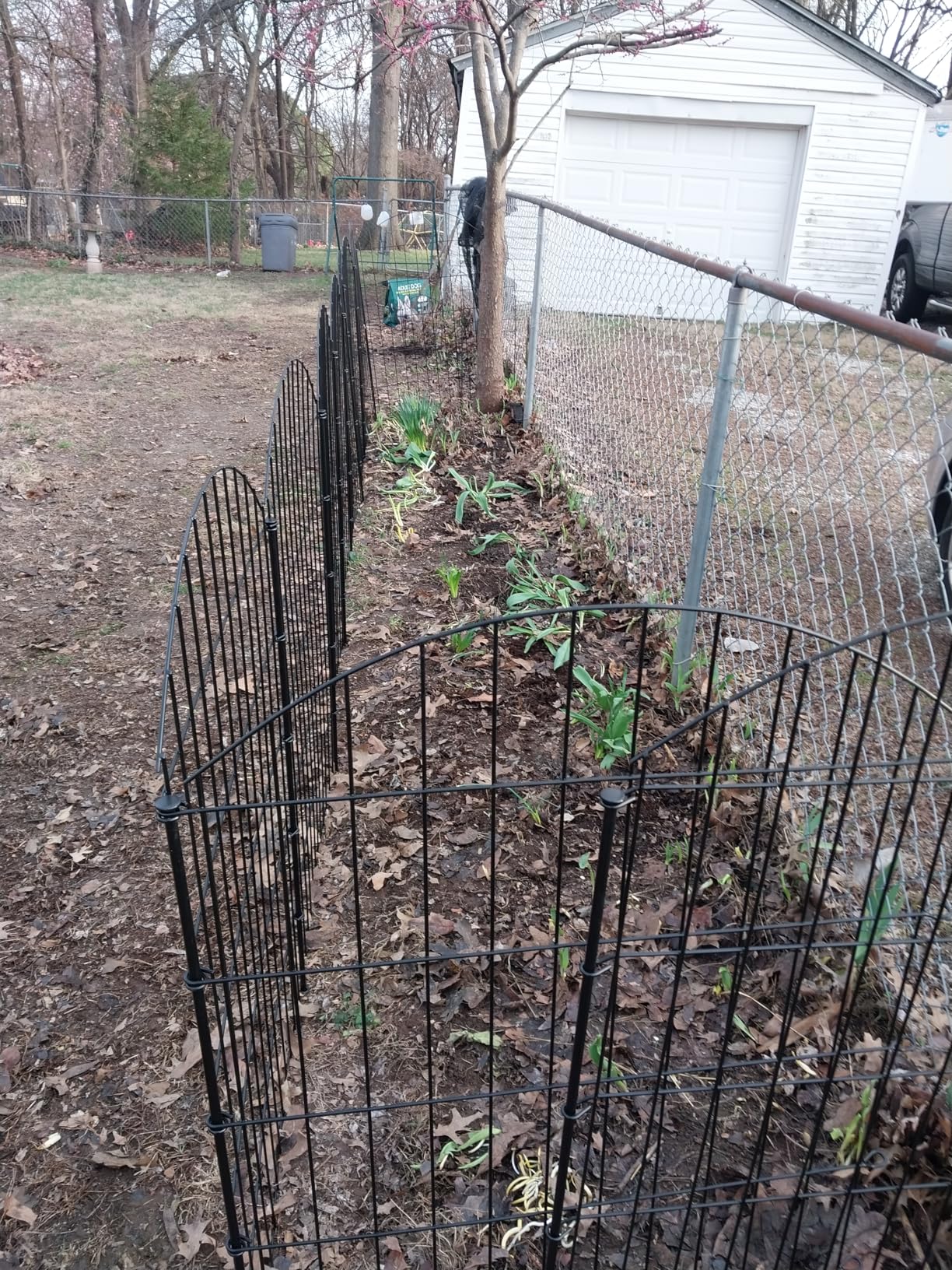 Metal Garden Fence with Gate 48in (H) x 12.7ft (L), 1 Gate+ 4 Panels Dog Fence Border Fences Animal Barrier, No Dig Garden Fencing for Yard Flower Bed Lawn Patio Outdoor, ECG4805G, Black customer photo 2