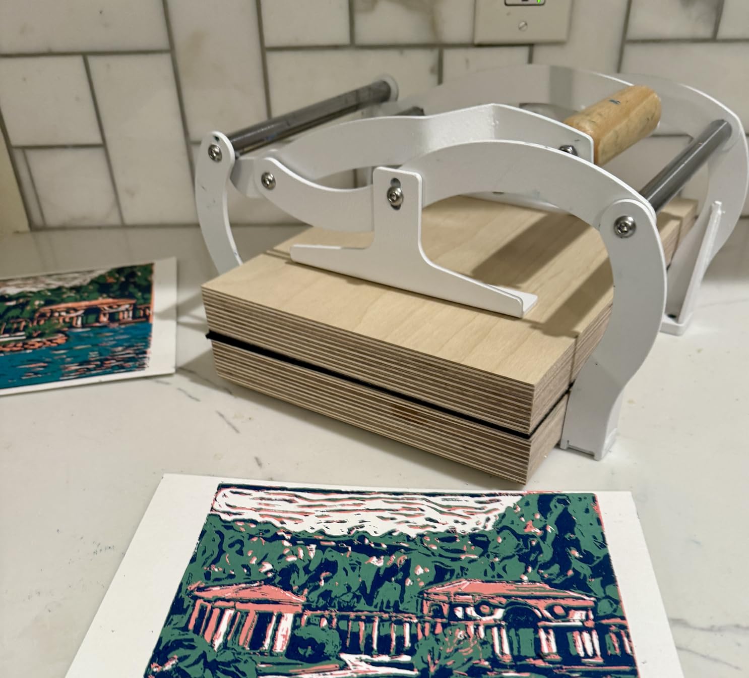 TOPOWN Linocut Printing Hand Lever Press Machine, Linocut Press Machine, Manual Hand Lever Printing Press for Linoleum Blocks with Felt Pad(fit up to 25mm Thick Blocks, A4, Black) customer photo 1