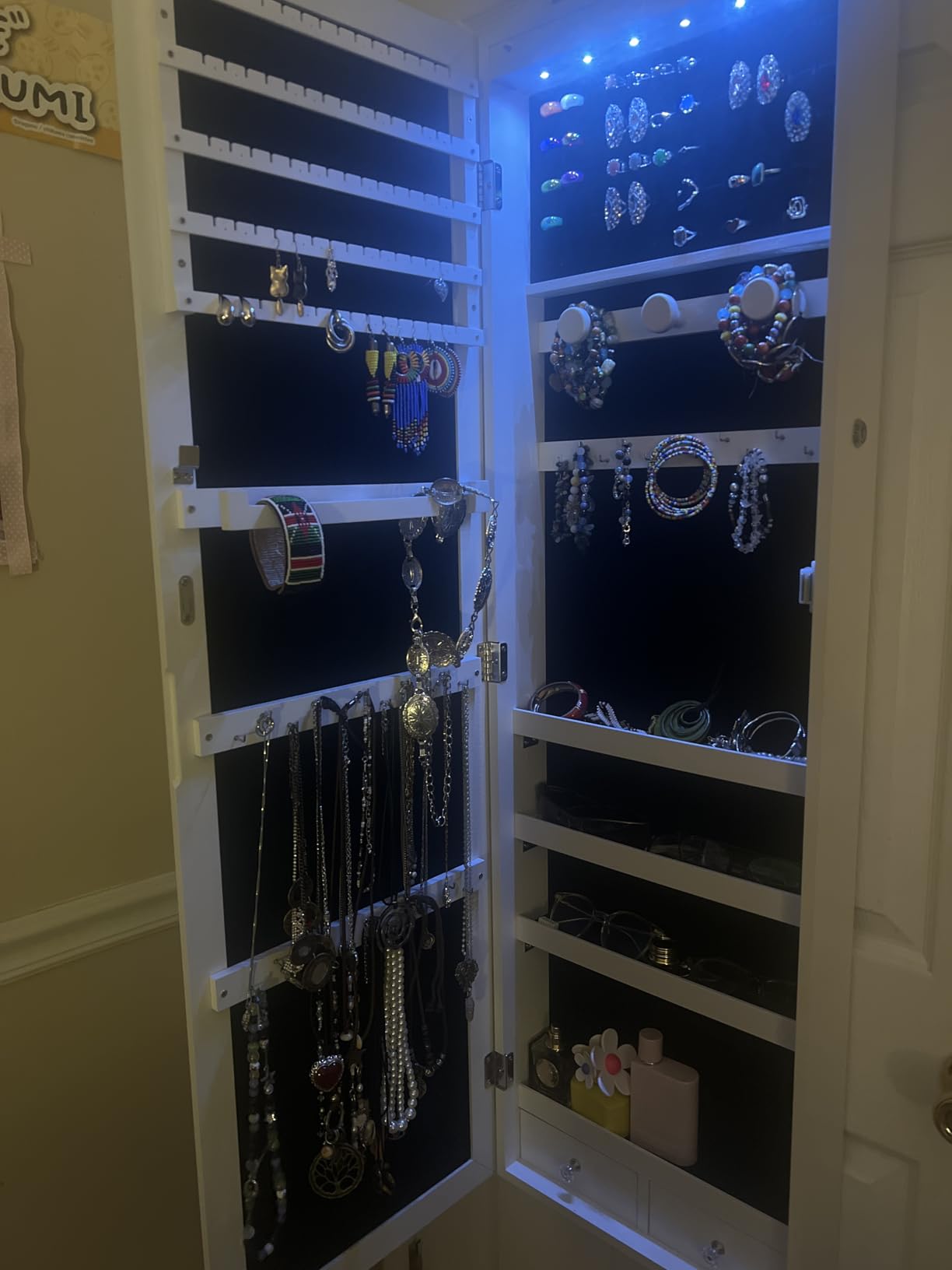 DUMOS 6 LEDs Mirror Jewelry Cabinet, Wall or Door Mounted Jewelry Organizer, 47.2-Inch Tall Lockable Large Capacity Cosmetic Storage, Gift Idea customer photo 2