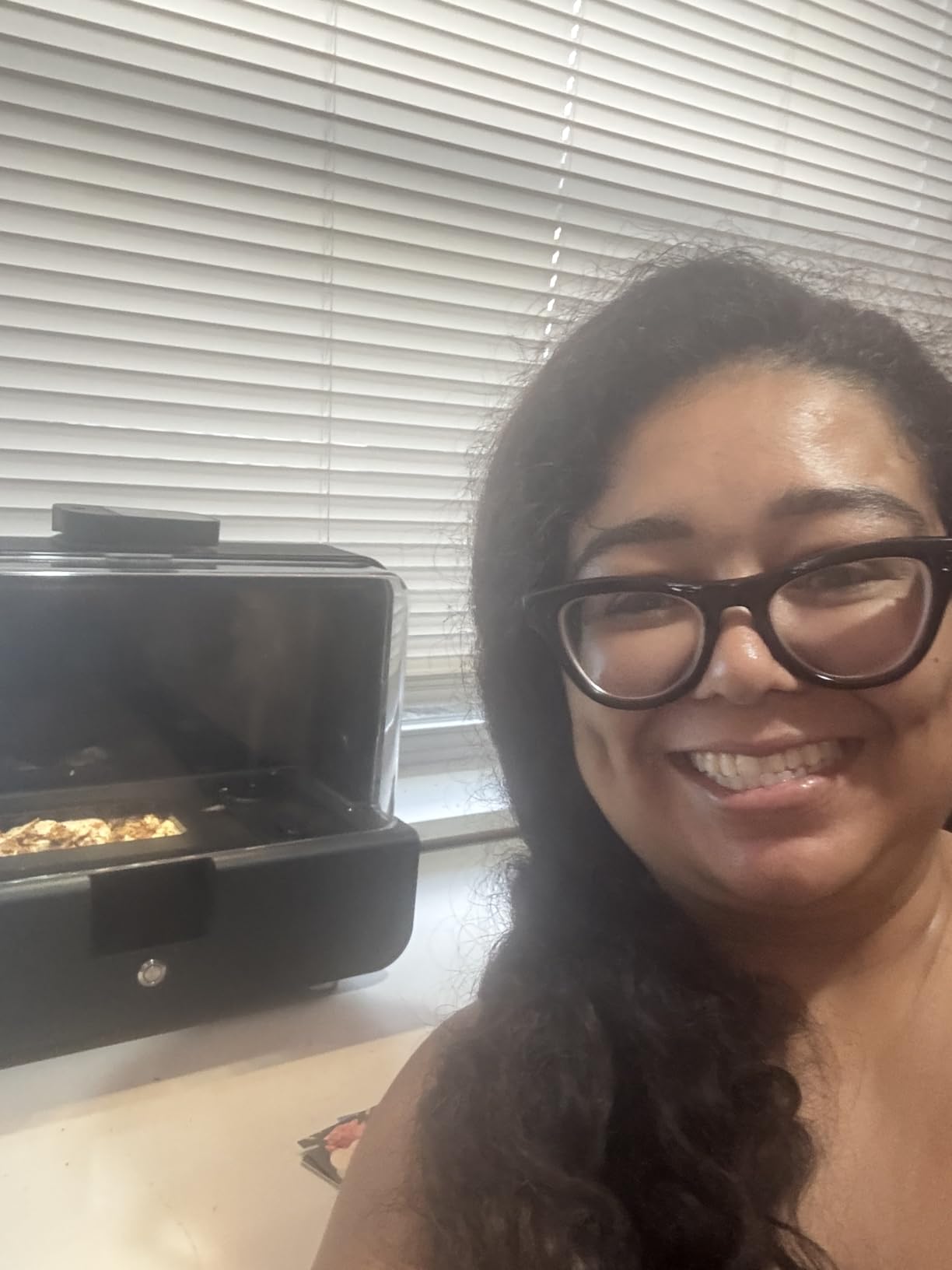 Smart Mushroom Growing Kit - Harvest in 7 Days | Grow Lion's Mane, Reishi & Rare Mushrooms You Can't Buy Anywhere Else | AI-Powered Humidity, O2 and Lighting + Timelapse Camera | Matte Black customer photo 2